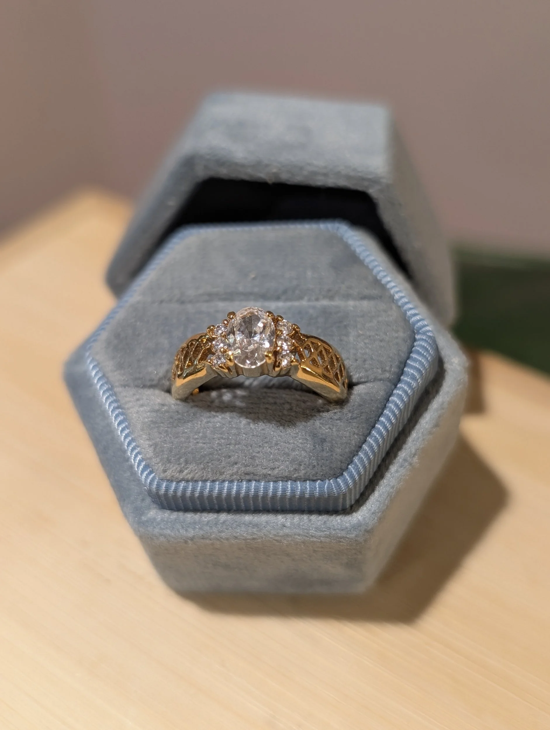 Vintage Gold Cutout Gemstone Ring | Size 5