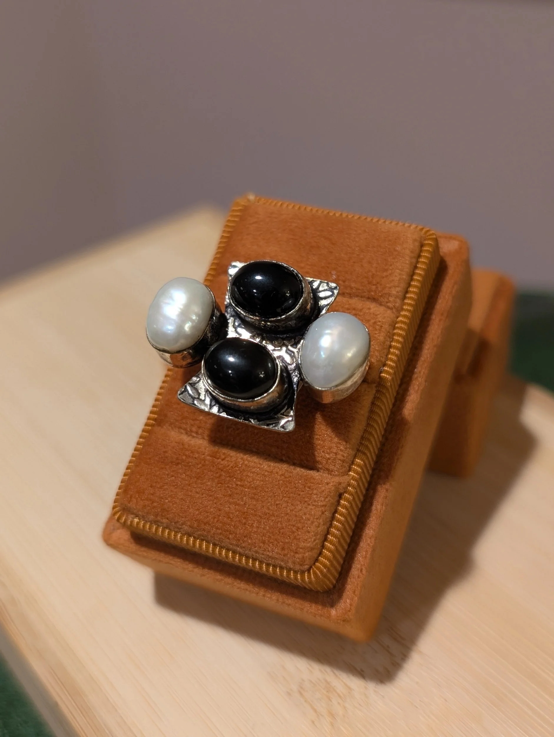 Vintage Sterling Silver Onyx and Pearl Ring | Size 7.5