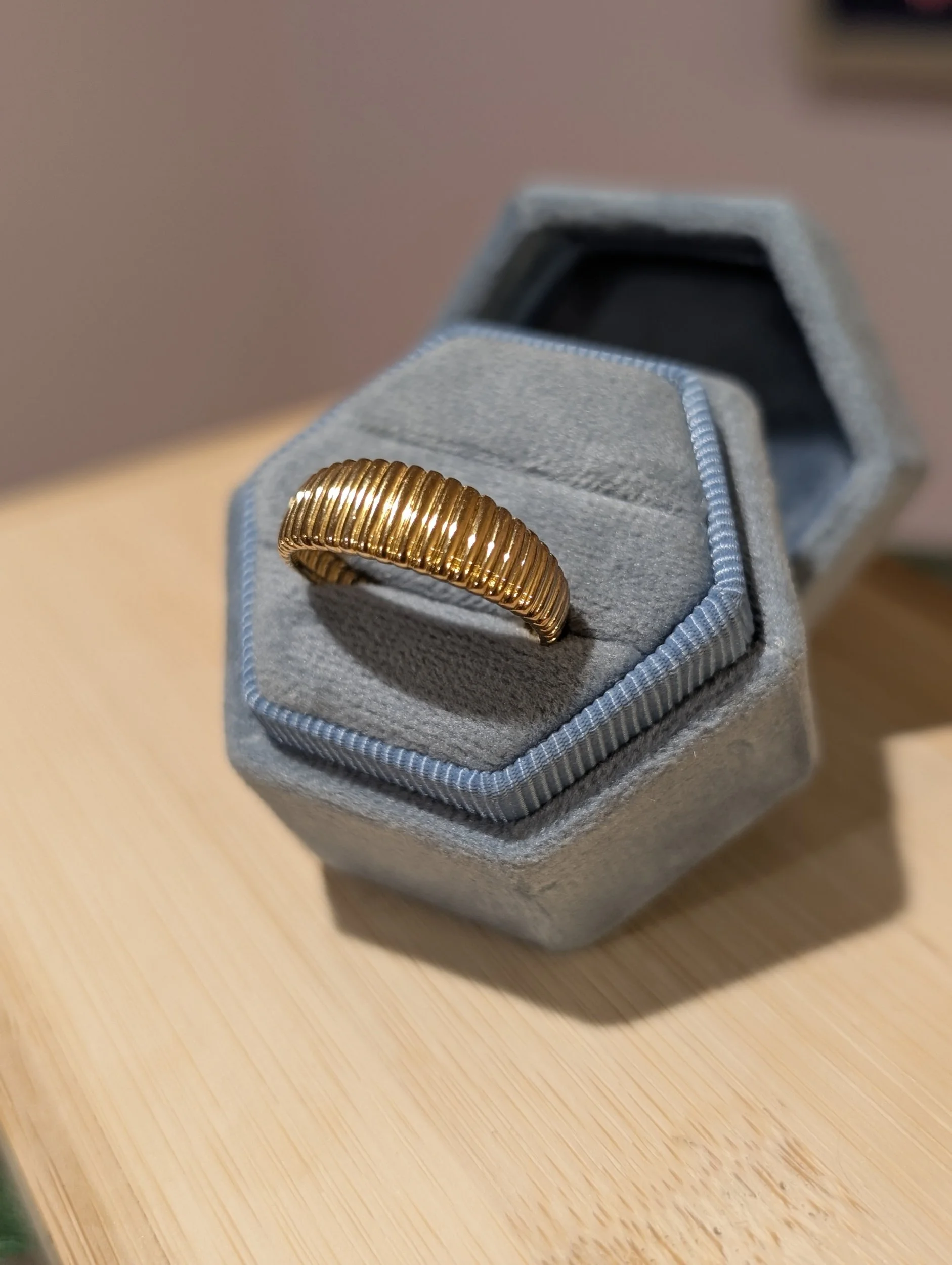 Gold Ribbed Ring | Size 8
