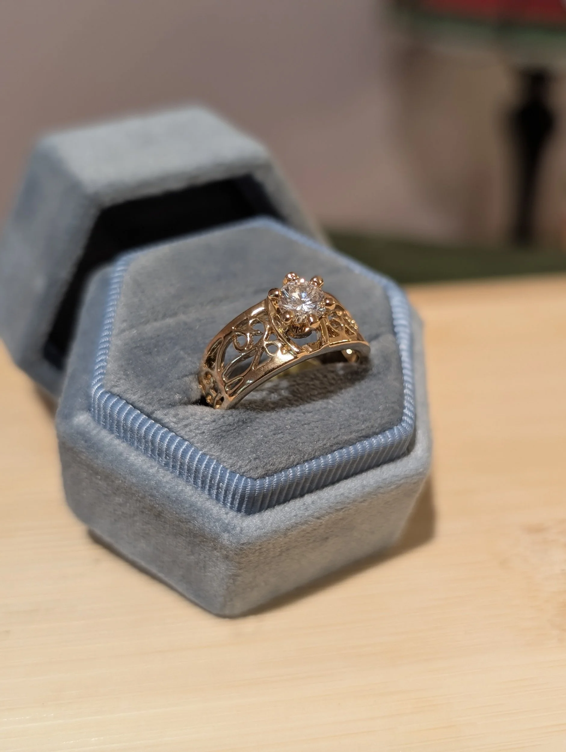Vintage Gold Filigree Solitaire Ring | Size 6