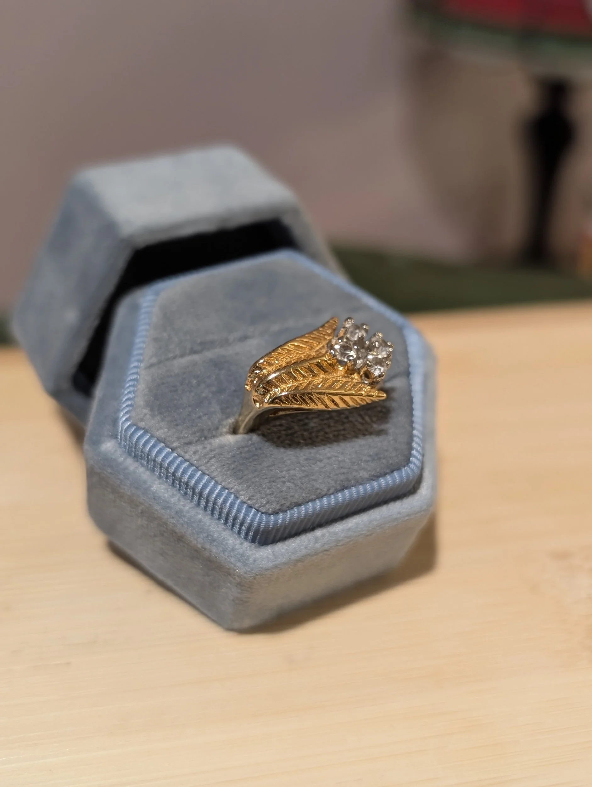 Vintage Feather Gold Ring | Size 6.5