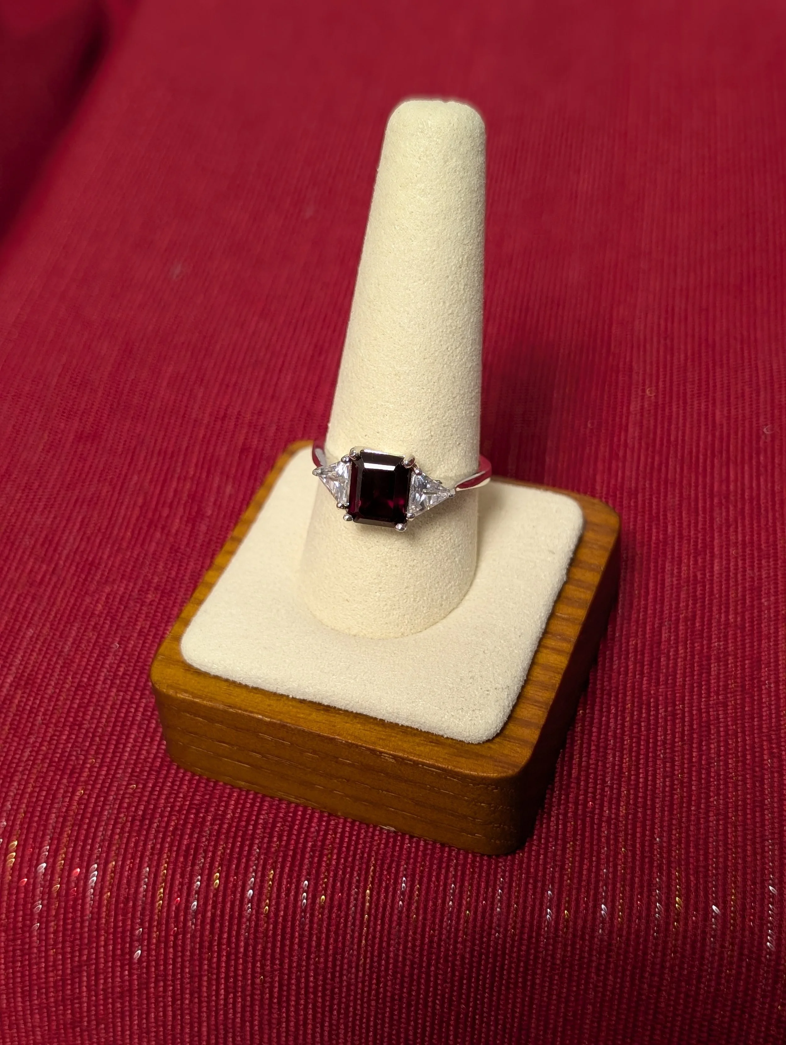 GarnetSquareRing1.jpg