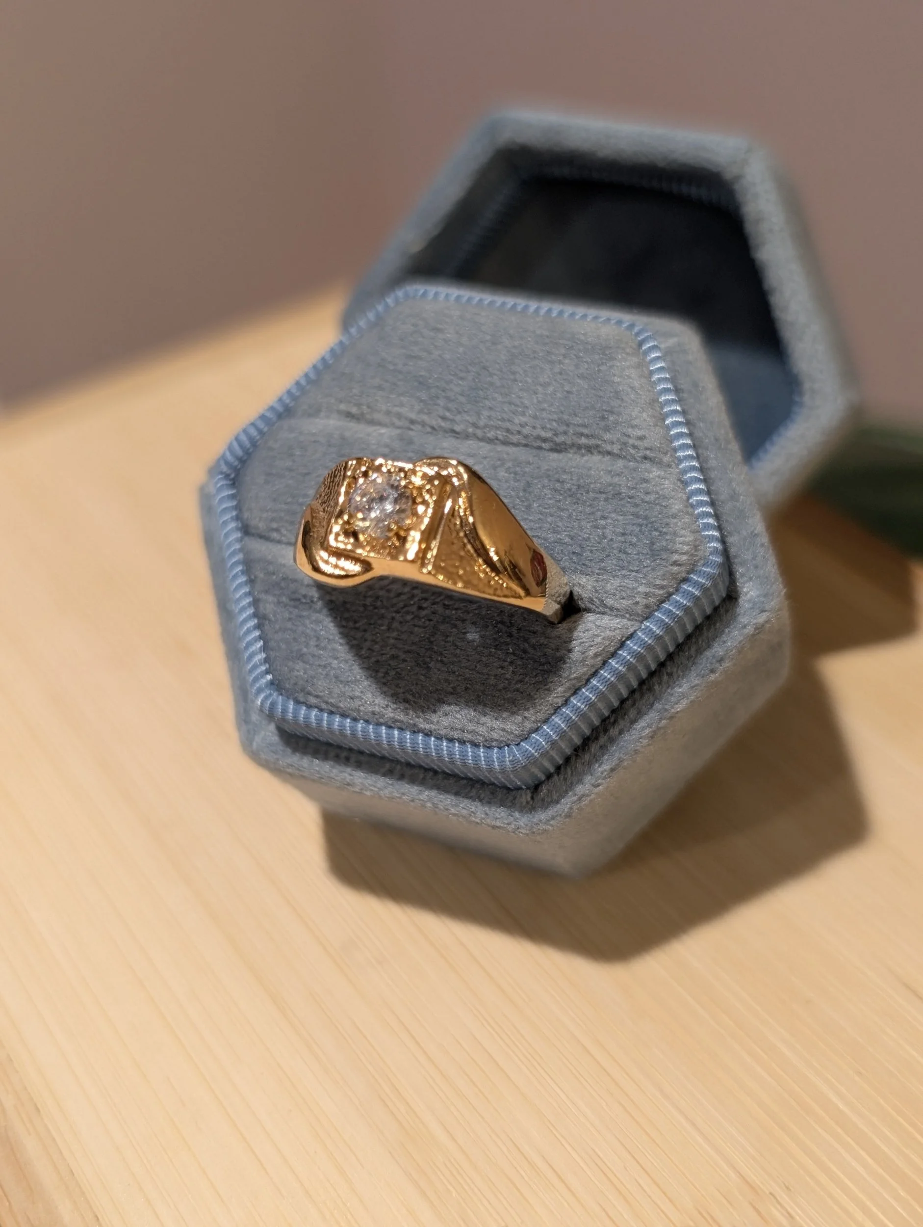 Vintage Gold Ring with Solitaire Centerpiece | Size 8