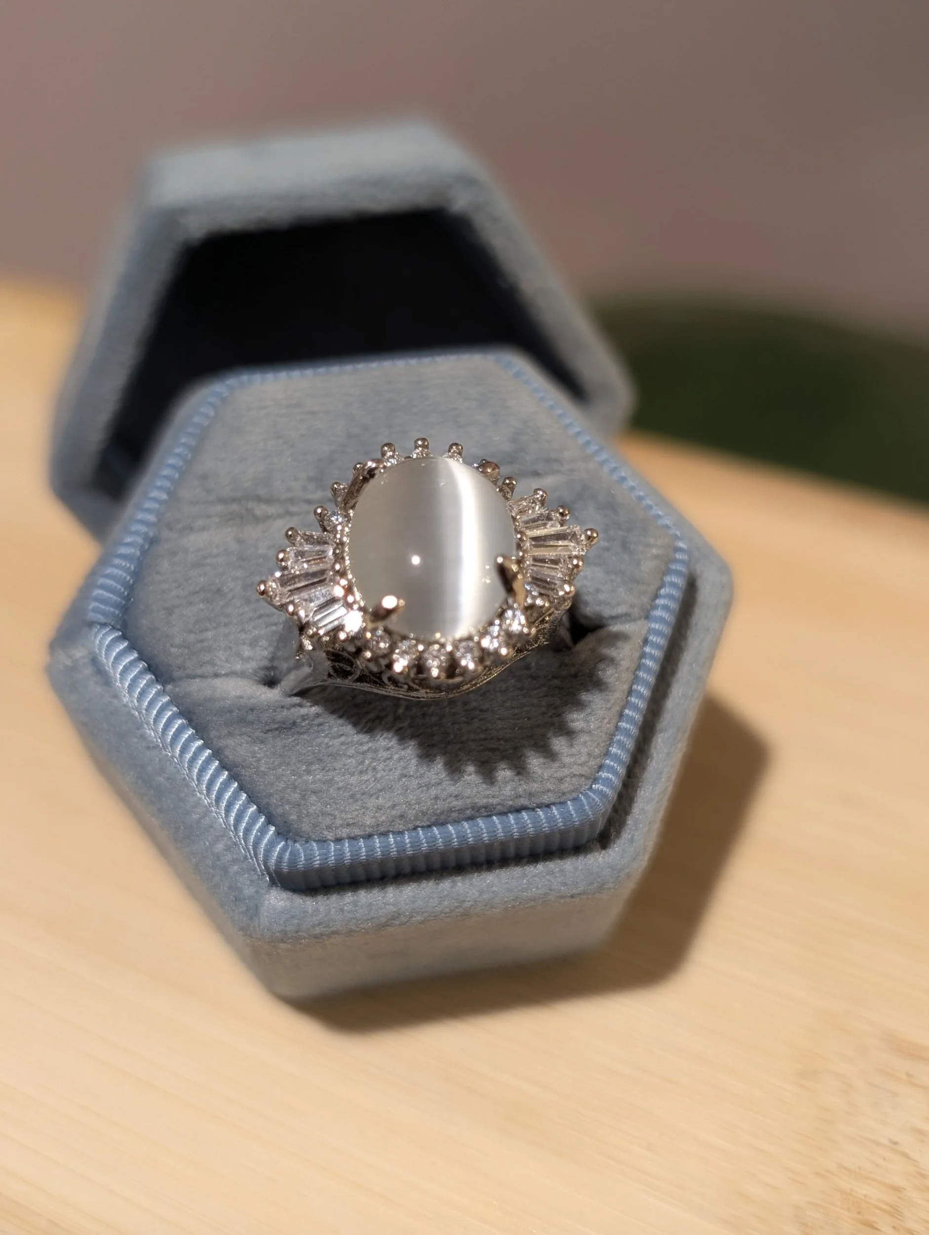 Vintage Sterling Silver Cat's Eye Beryl Ring | Size 7