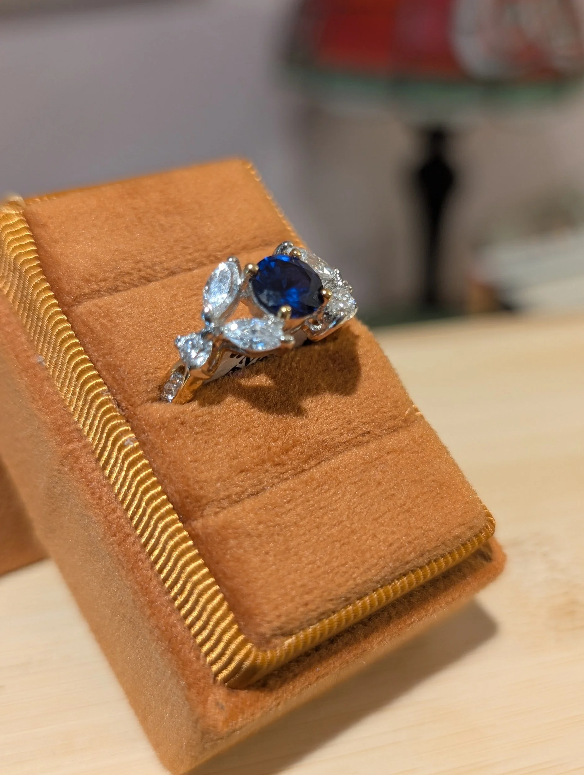 Vintage Sapphire Laurel Ring | Size 6