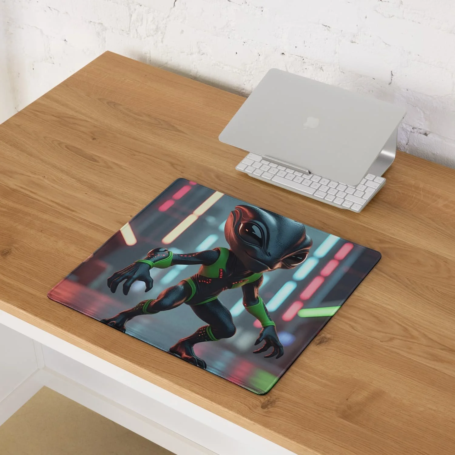 Futuristic Alien XL Gaming Mouse Pad – Sci-Fi