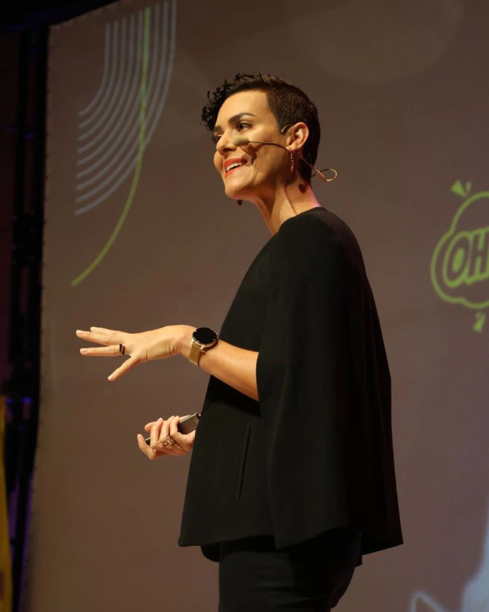 Opened #CDOLATAM2025 in Bogot&aacute; 🇨🇴 talking to 1,000+ leaders about changeability👏

Spent the next two days with data &amp; AI experts navigating massive transformations&mdash;and the same truth kept coming up:
👉 Tech isn&rsquo;t the hard pa