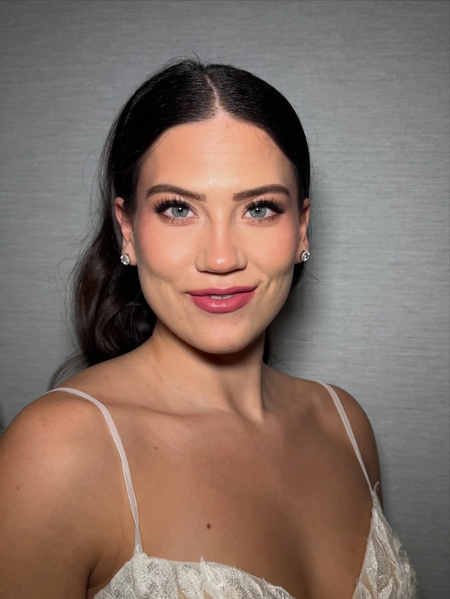 K E L L Y 
&bull;
A beautiful soft glam on @kelly__paquette for the @weddingfairab with @blushandcocobrides 🩷
&bull;
&bull;
#calgarymakeupartist #weddingmakeupartist #bridalmakeupartist #yyc #yycbridalmakeup