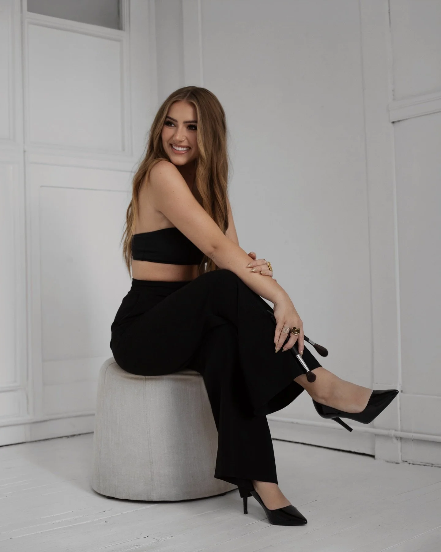 Okay here is another smiling photo 🤍
&bull;
@jackieduncanphotography 
&bull;
#makeupartist #yyc #yycmakeupartist #photography #mua