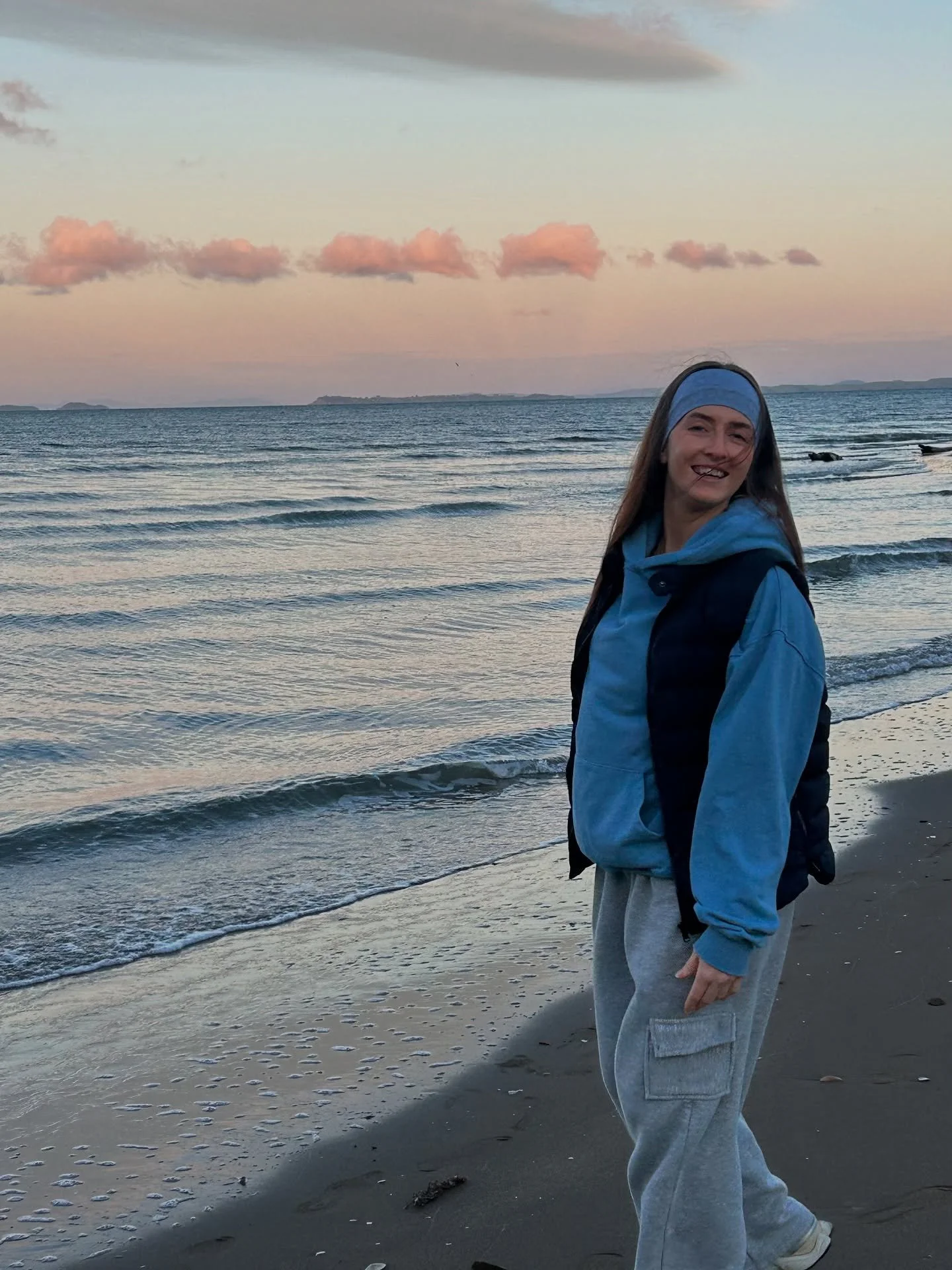 Just a girl and her love for sunrises/sunsets 🌞🌅💛

Which do you prefer? Sunrise or sunset? 🩷🧡💛