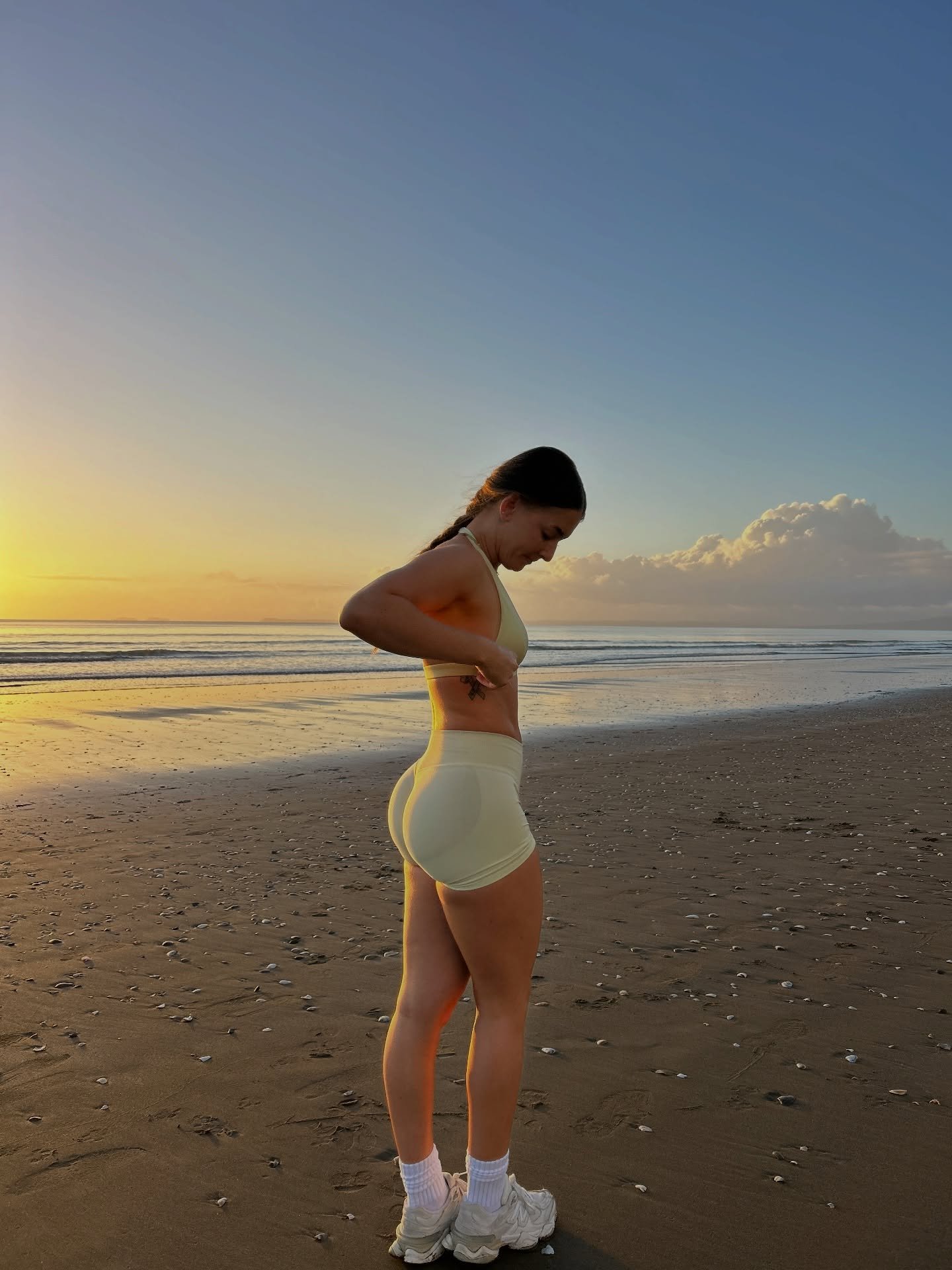 just before it started to pour down 🌅☀️🌦️

wearing @keepthatpump Kayla Crop and Recoil Shorts in Lemon 🍋 

#ktp #keepthatpump #athlete #nz
