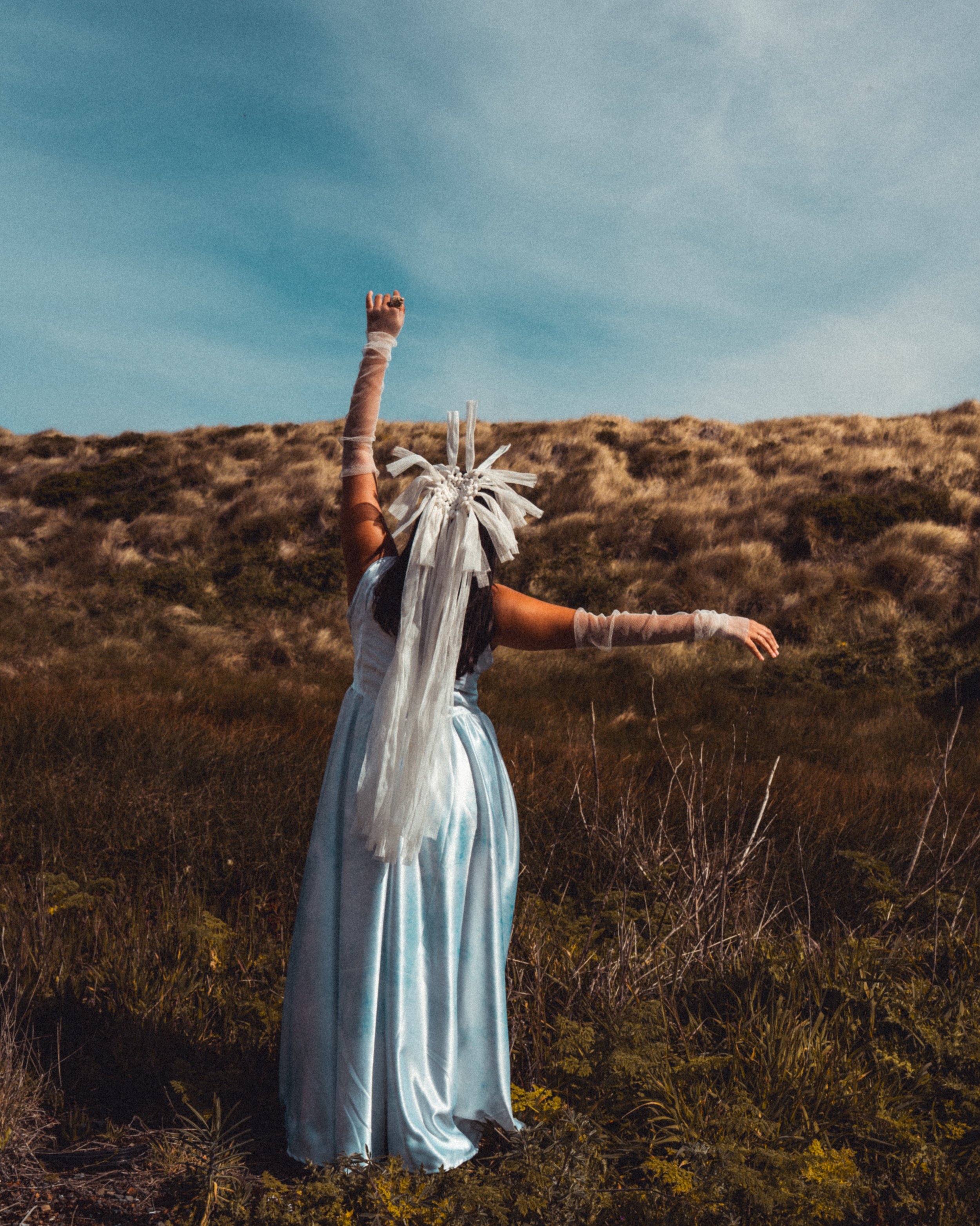 Woven mesh headpiece and gloves by Sitoë Thiam, cyanotype printed gown by Katie Erickson, barnacle ring by Erica Goodwin.
Photo by Jonathan Aguiñaga