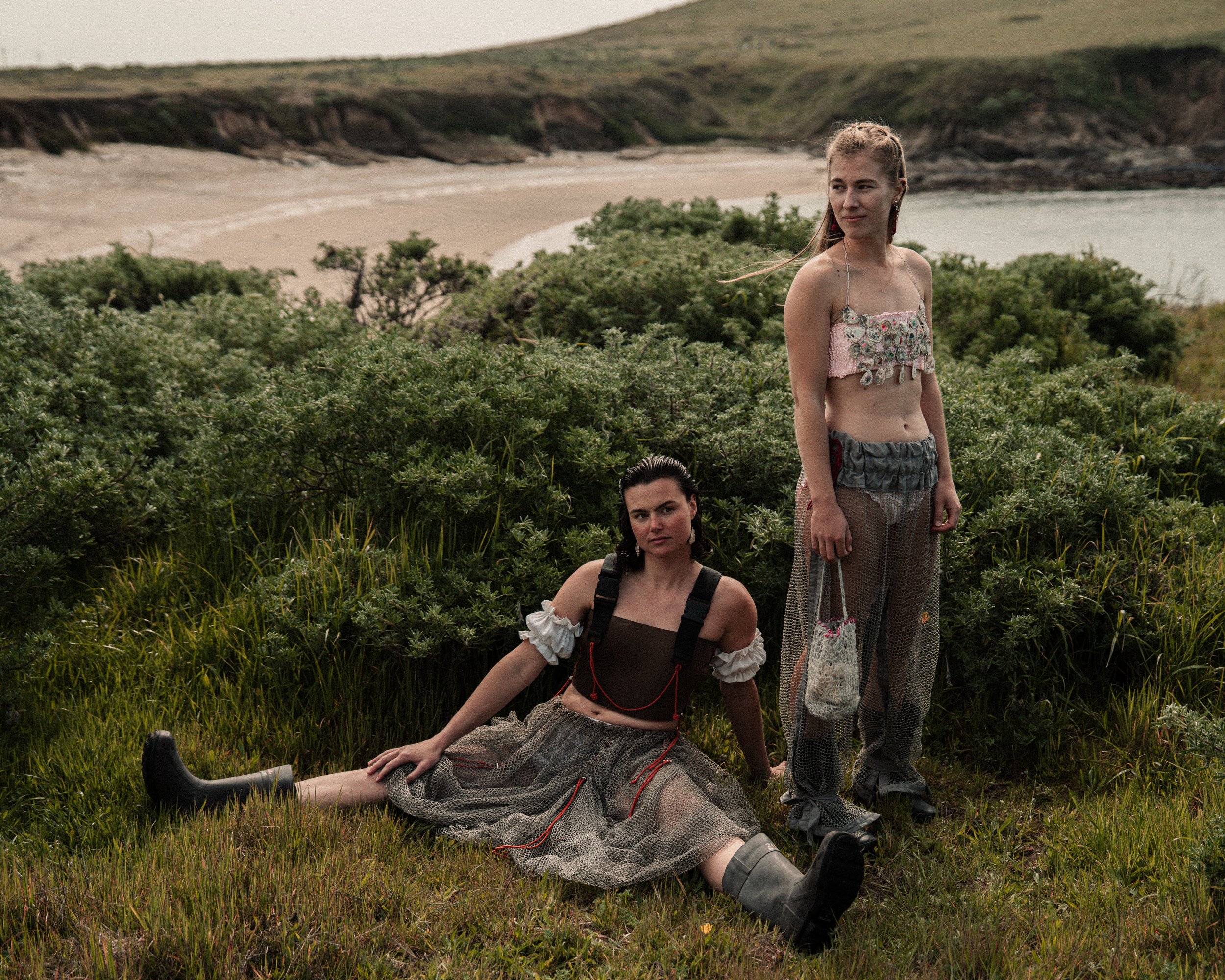 Left: Upcycled wader top by Katie Erickson and Sitoë Thiam, ruffle sleeves and bloomers by Katie Erickson, reclaimed fishing net bubble skirt by Sitoë Thiam, shell earrings by Erica Goodwin.
Right: Shell chainmail top by Erica Goodwin, ruched band
