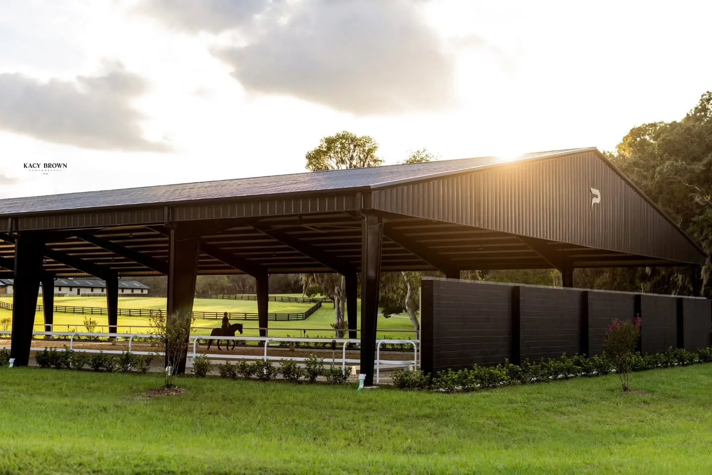 We&rsquo;ve opened a limited number of seasonal memberships for access to our world-class facilities &mdash; without a stall!
Perfect for riders coming to the area this season. Train on our premium GGT arenas and enjoy our stunning turf track, ideal 