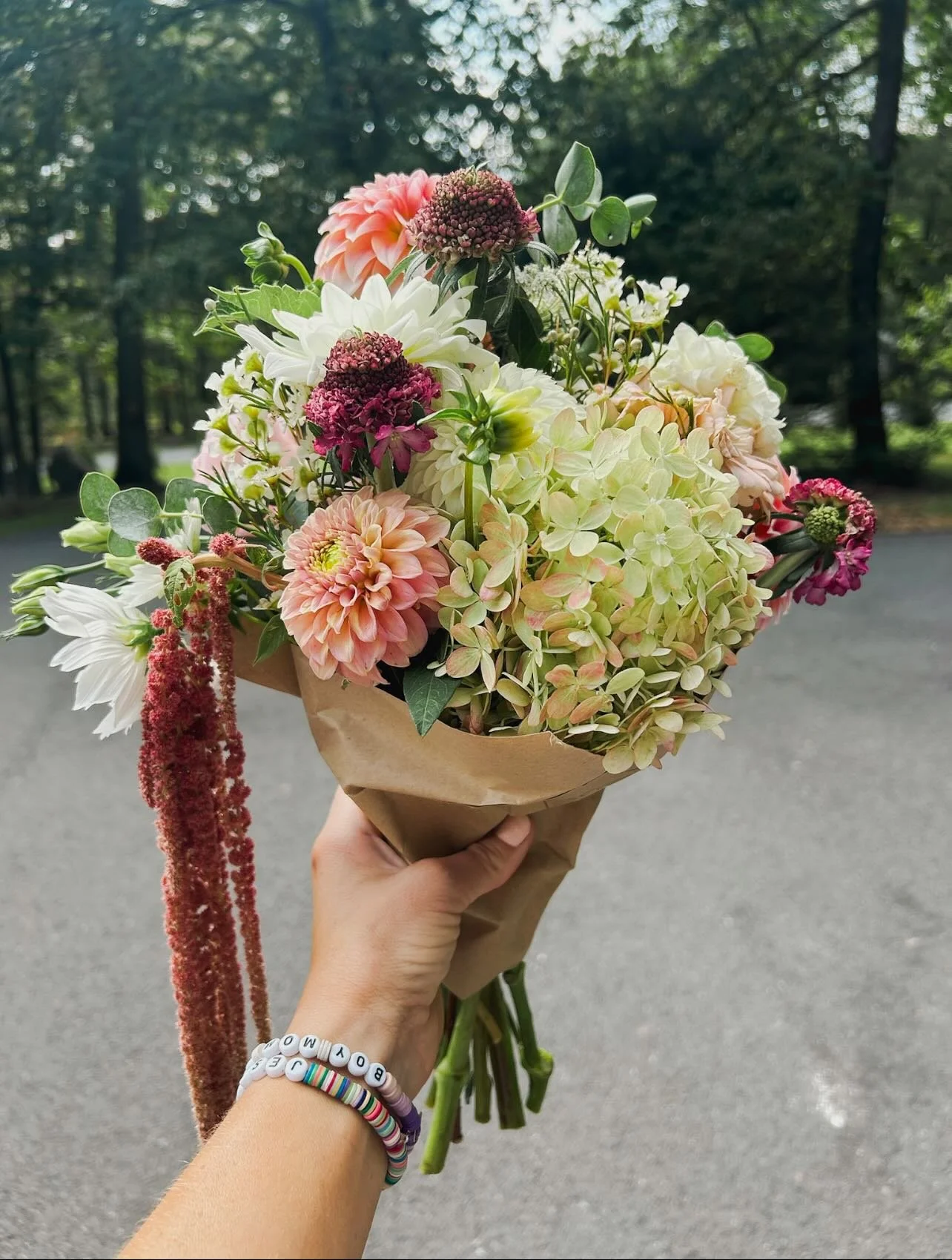 Custom order going out today 🩷 these August blooms in deep pinks giving the most perfect romantic feel ✨

We&rsquo;d love to make something custom for you! Send us a dm to order 🌿

#bluerockblooms #freshcutflowers #dahlias