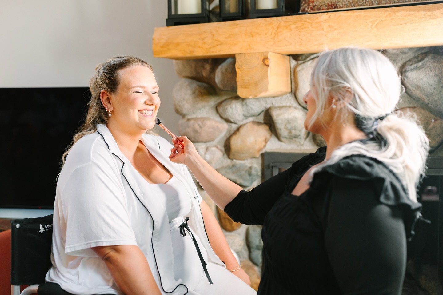 Last year I celebrated my 100th wedding, it was the hottest June day and Amber glowed like an absolute QUEEN 👸🏼 
Last photo was at the end of her night, no touch ups!

#longlastingmakeup #bridalmakeupartist #michiganmakeupartist