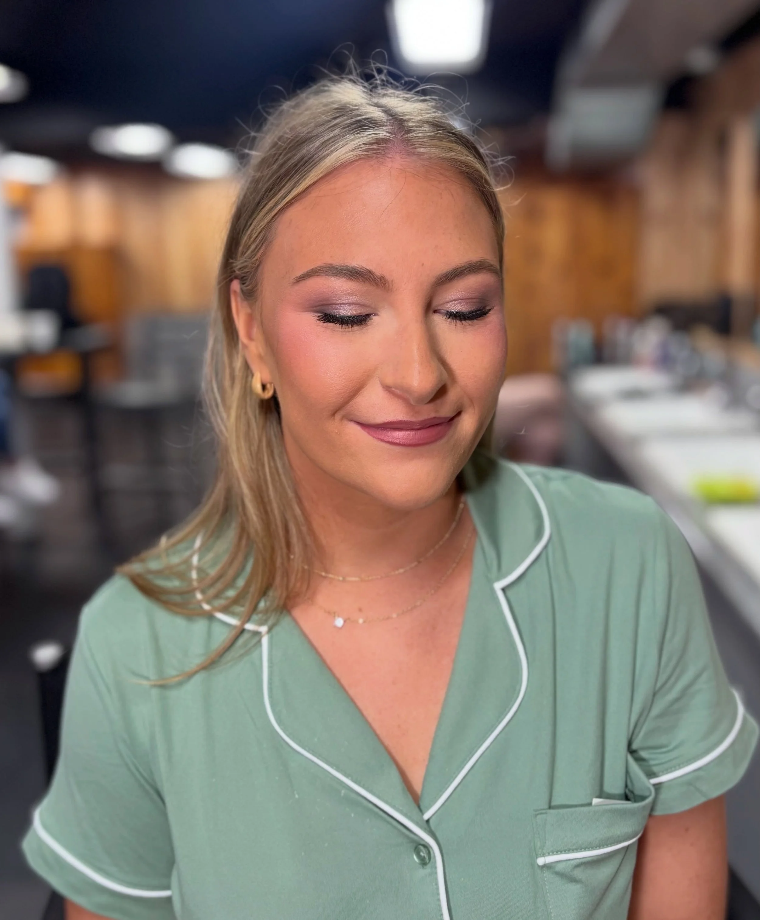 Mauve tones just hit different 👏🏽

#bridesmaidmakeupinspo #michiganmakeupartist #bridalmuamichigan #mauvetonemakeup #northernmichiganwedding