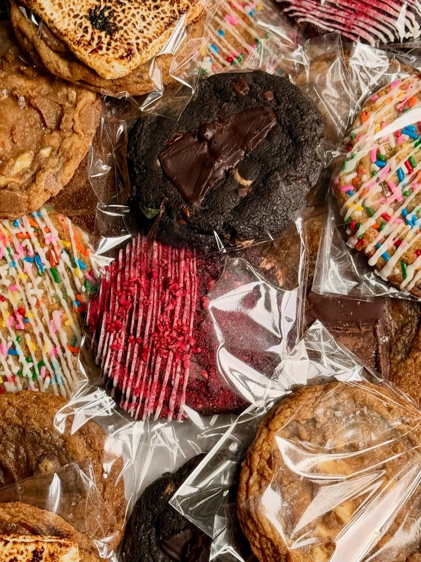 We have a little bit of everything, for everyone. Choose your own delicious adventure. 

Halo 🥥💜 and Soleil 🌞🍑 coming this weekend! You ready? 

#cookiesdefleur #flavorverzuz #madeindc #dcfoodie #sweettreat