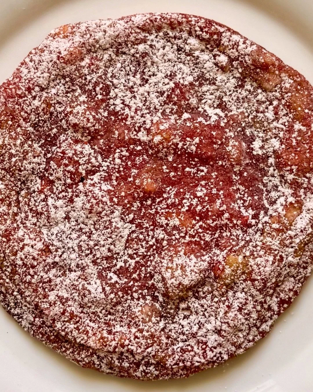 Jelly (Donut) in the Wild 🍓🍪
powdered sugar, nostalgia + strawberry jam swirl 

8 left ✨

(also our 100th post!)

#cookiesdefleur #madeindc #dcfood #strawberrydonut