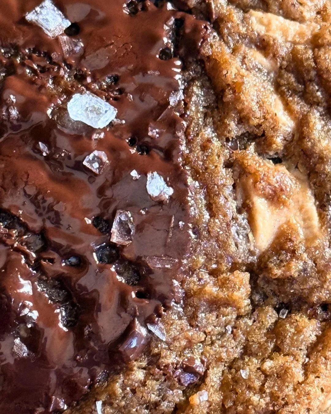 Peanut 🥜🍫
crisp edges, chewy center
rich. molten. peanut butter. 

gone in May 💨

#cookiesdefleur #madeindc #dcfood #peanutbuttercookies