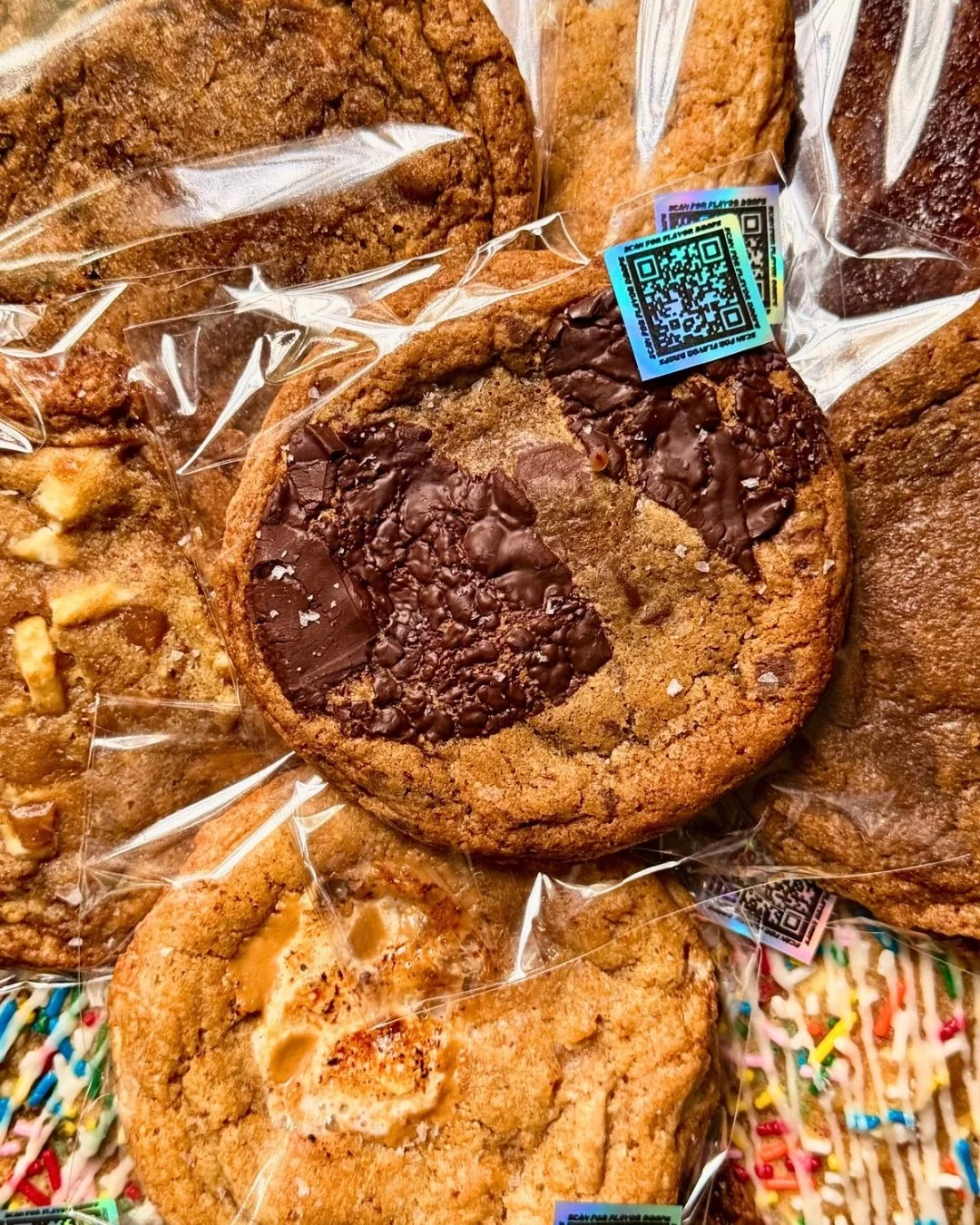 A lil&rsquo; something for everybody 🍪🌼

Hefty cookies with BIG flavor

Which one are you grabbing first?

Link in bio 🤤

#cookiesdefleur #madeindc #dcfoodie #microbakery