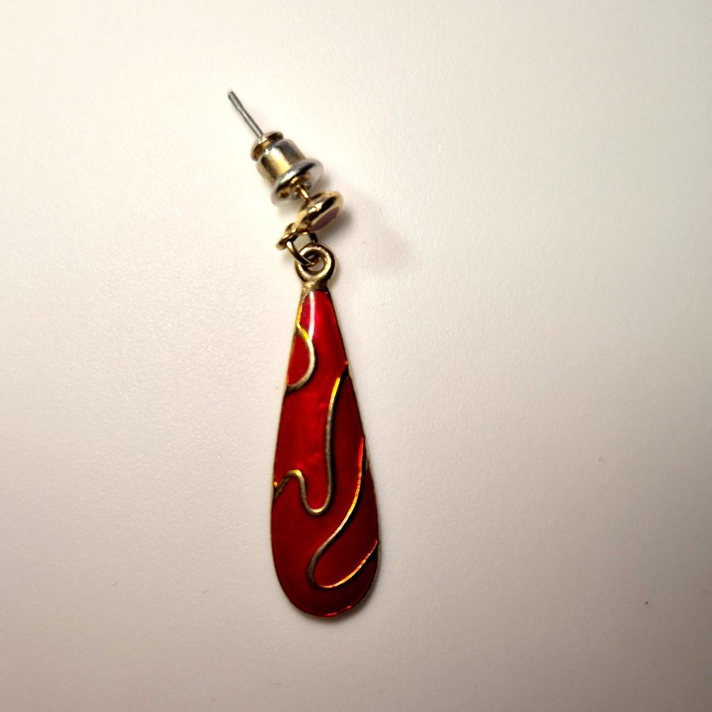 🔥&quot;The Flame That Stayed Lit&quot;

This earring once turned heads in a disco ball-lit room &mdash; maybe part of a matching pair worn to a dance, a date, or a daring first. Over time, its twin was lost&hellip; but this one never lost its spark.