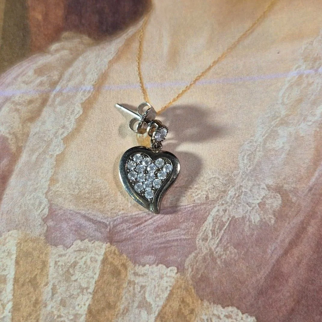 💟&ldquo;Whispers of Love&rdquo; 💫

A single heart, filled with sparkle and story.
This vintage drop earring carries quiet romance &mdash; a soft glimmer, a memory, a moment paused in time.

Not every heart comes in a pair, and that&rsquo;s what mak