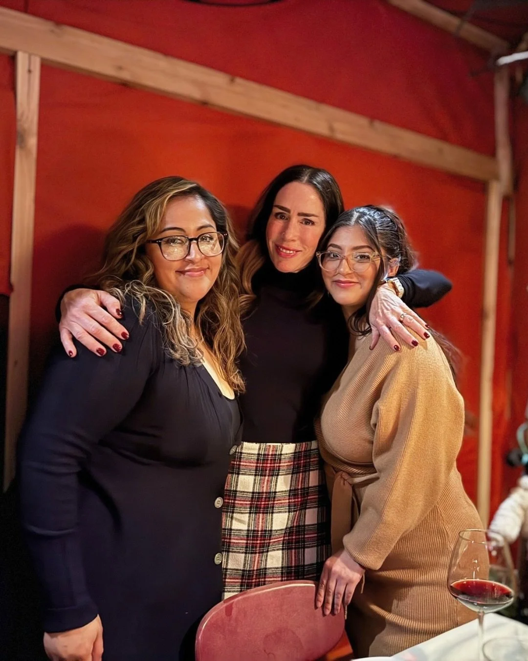 What a night ✨ So grateful for this talented, hardworking crew and the year we shared together. Cheers to celebrating wins, laughter, and the people who make Salon 1800 what it is. Wishing everyone a beautiful holiday season ahead!

#salon1800 #linco