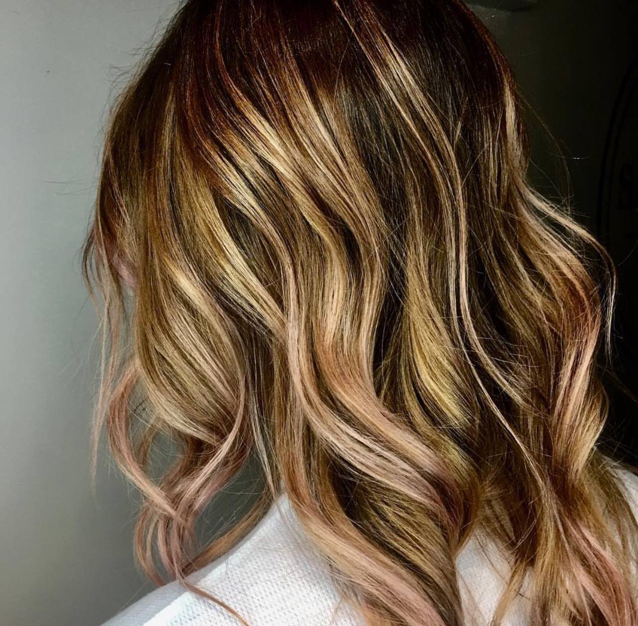 Back view of wavy, blonde and brown ombre hair