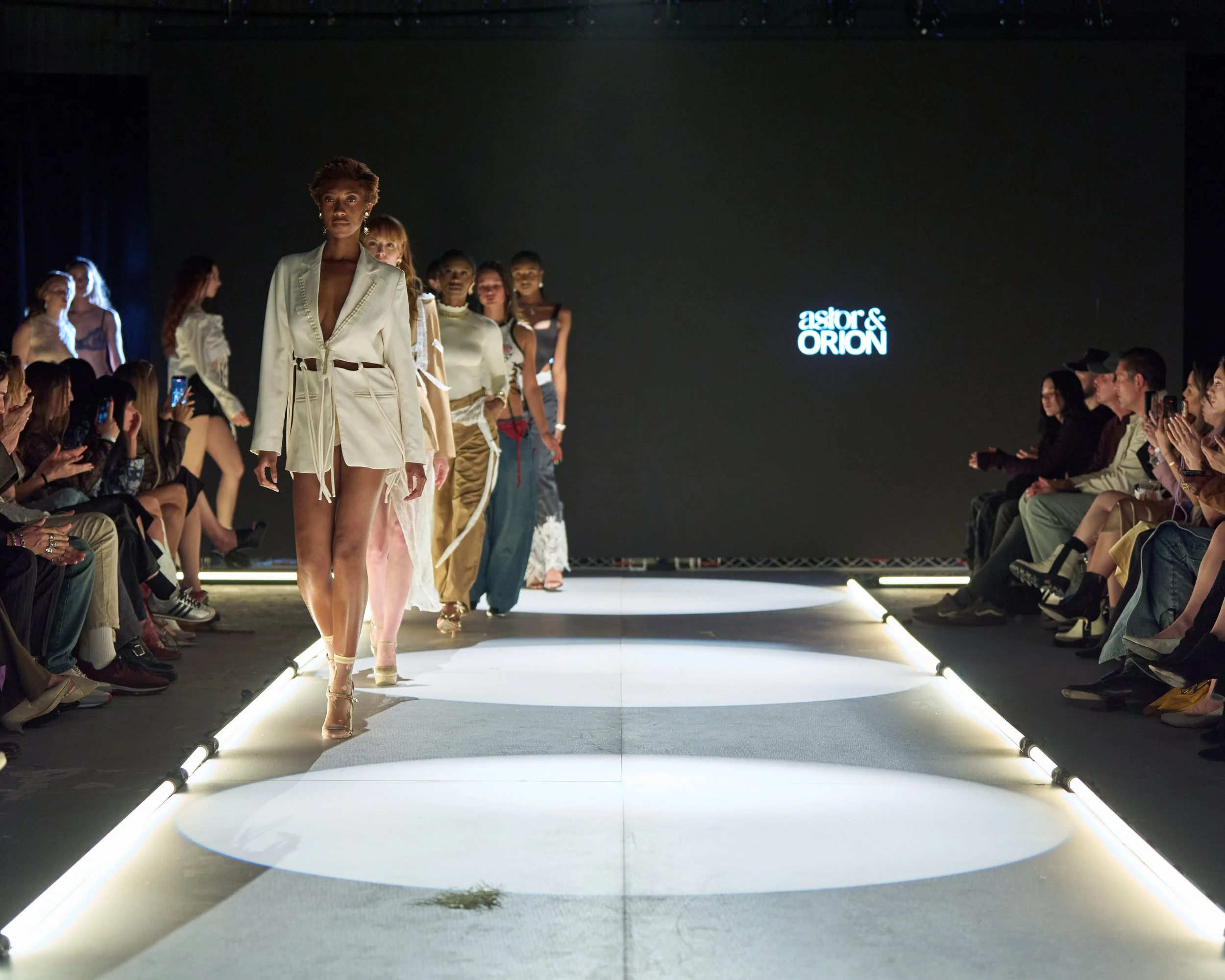 Monochromatic LA runway4546.jpg