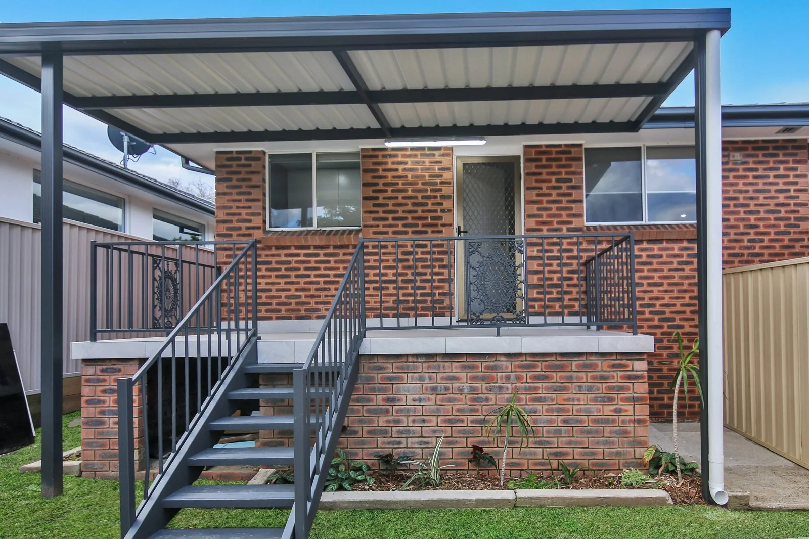 rear entertaining deck.jpg