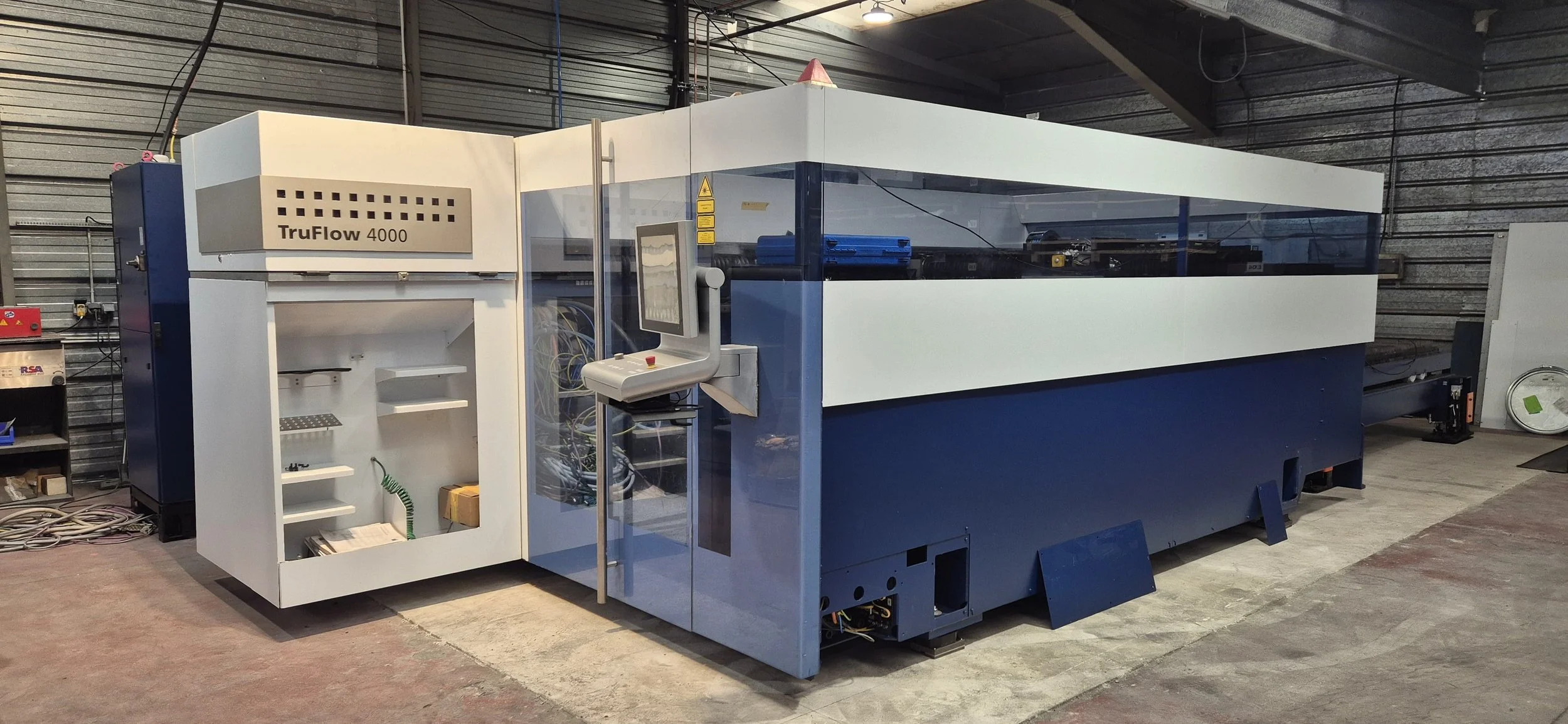 🚀 De la dalle béton à la première découpe : TCS Tôlerie double sa capacité laser !