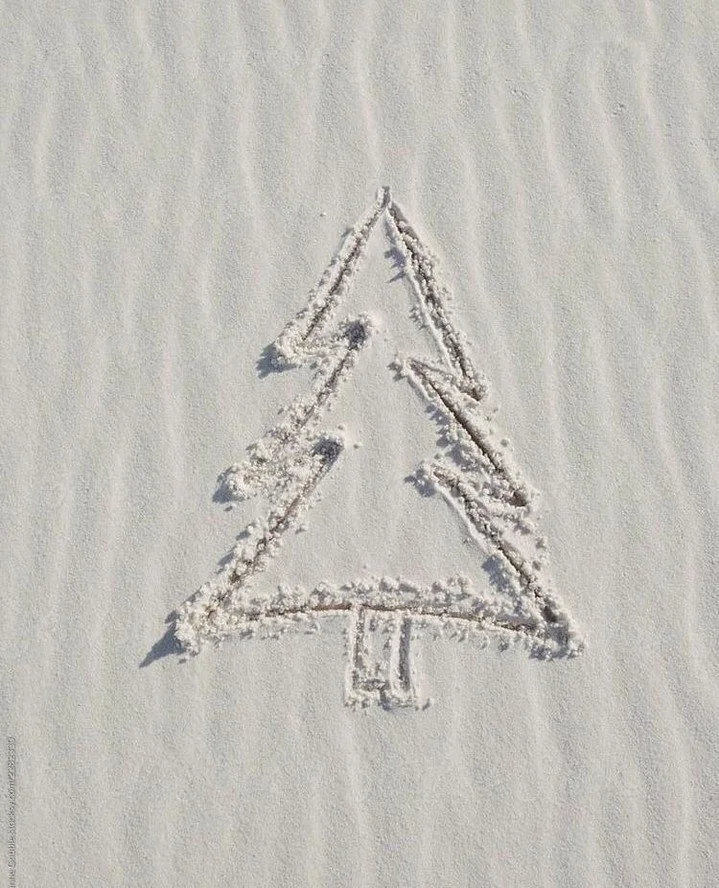 Merry Christmas from the team at The Cosmetic Clinic 🎄⁠
⁠
⁠
⁠
#clearskin #beautifulskin #brightskin #lasertreatment #noninvasive #pigmentation #skincare #skincaremelbourne #lasermelbourne #laserpreston #preston #cosmetic⁠
⁠
📷️: Pinterest (Magical M