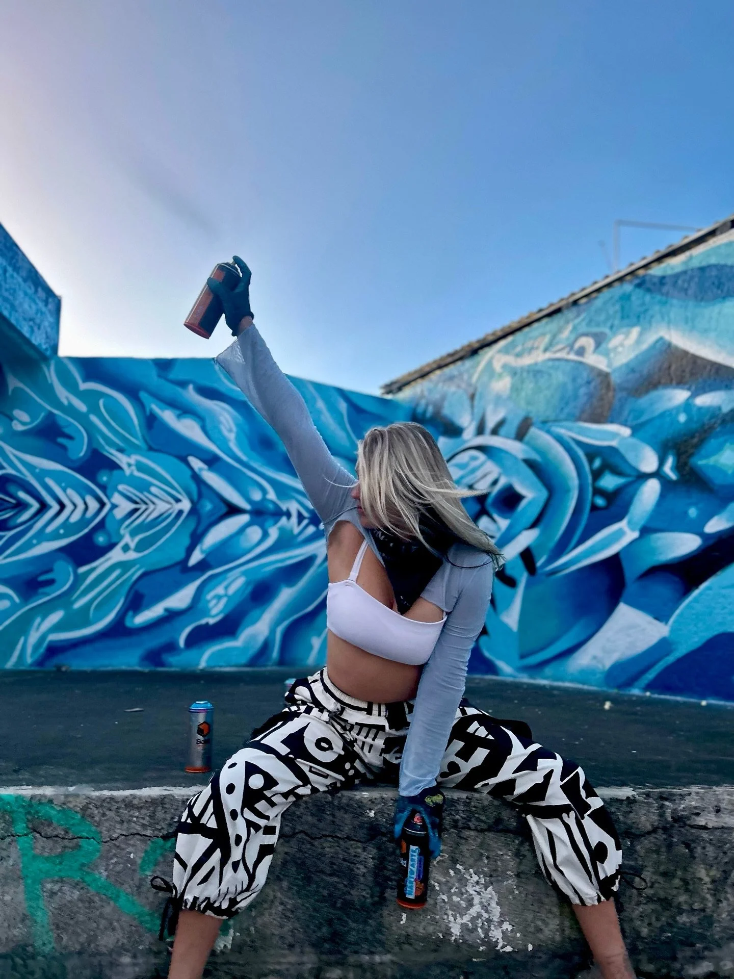 MORELIA 🇲🇽

So grateful for the places painting keeps taking me. When I first said yes to this festival, I had no idea how I&rsquo;d actually get there or make it happen.. I just knew I had to go.

A flight and a five-hour bus ride (that I almost m