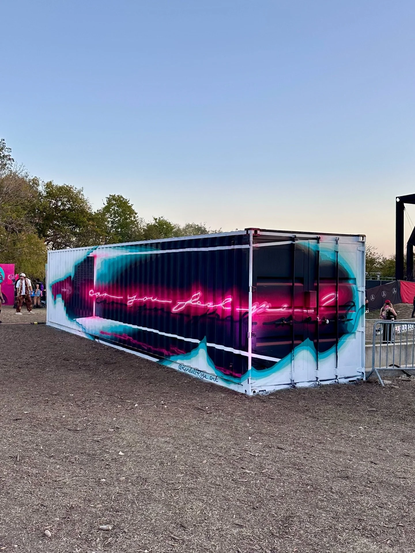 SEISMIC 8.0

My third year and possibly favorite piece I&rsquo;ve created for @seismicdanceevent :

&ldquo;Can you feel me&rdquo; is a pulse check.

This piece is a container and Seismic is a container too.
Both hold energy, and both shift based on w