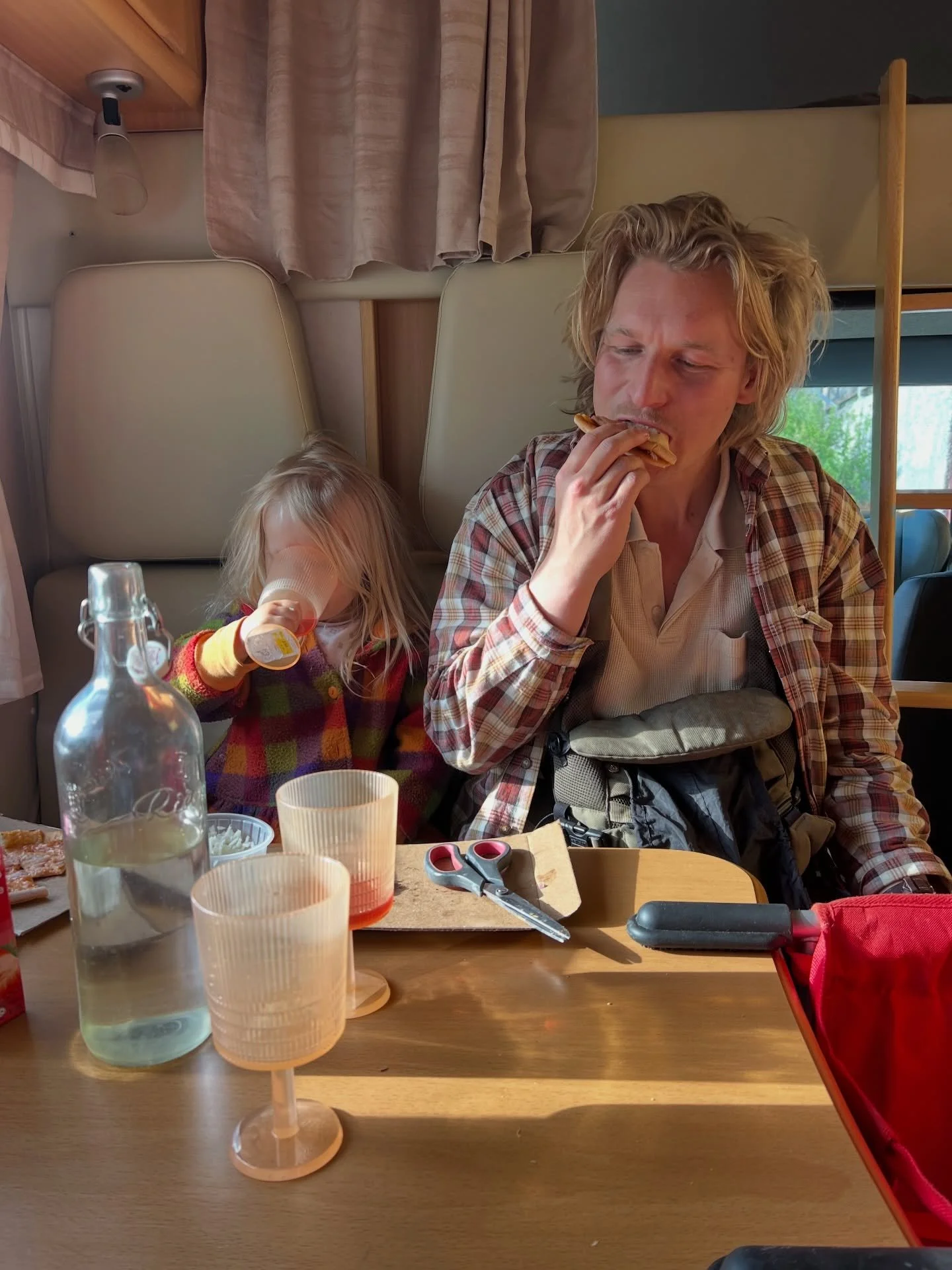 6 &aring;r tillsammans med min person idag!!!! Firas med husbilssemester och champagne, p&aring;v&auml;g s&ouml;derut som s&aring;&aring;&aring; m&aring;nga g&aring;nger f&ouml;rr, t&auml;nk att vi flyttade till &Ouml;sterlen bara tre m&aring;nader e