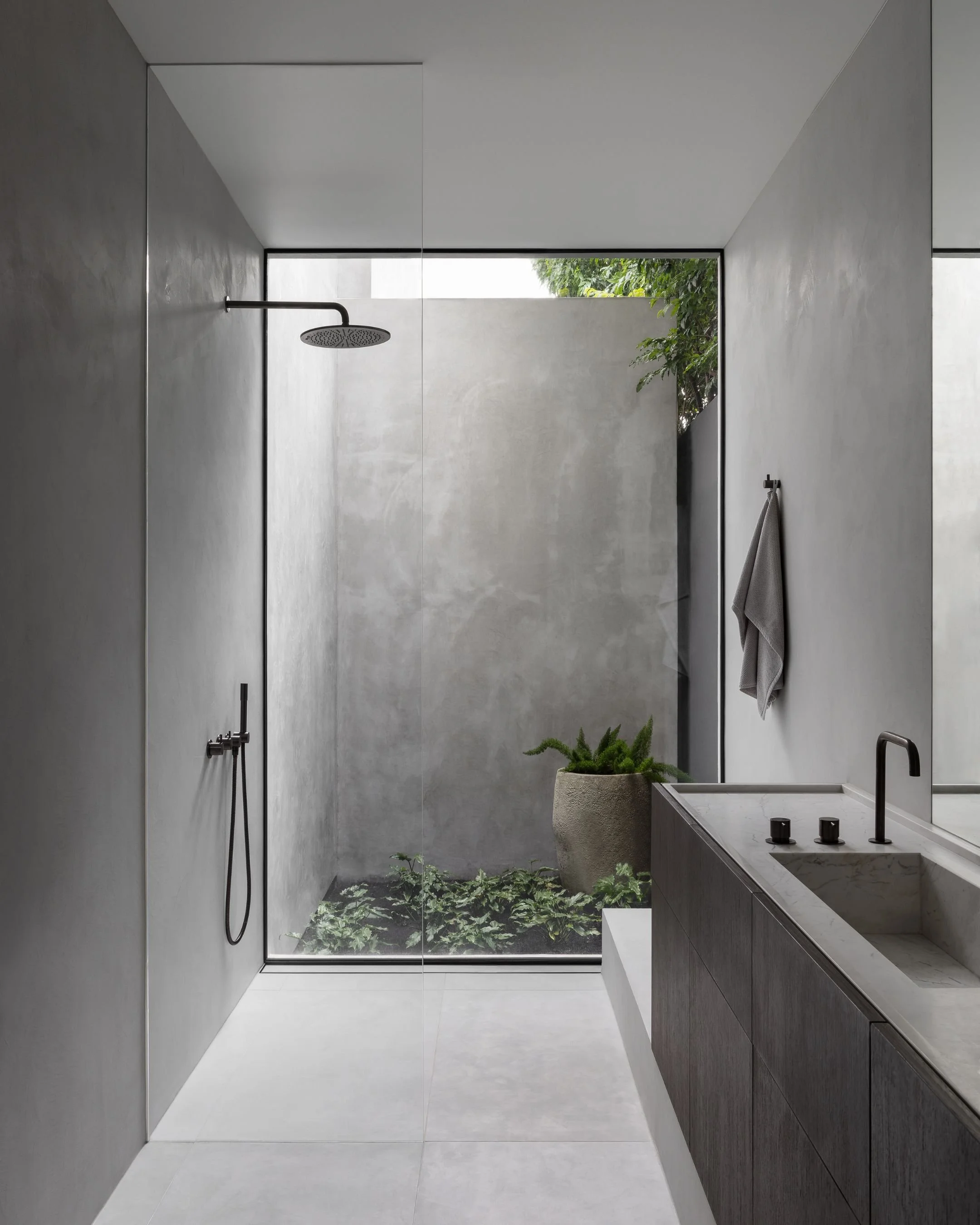 PINTAL CONSTRUCTION the local project Bathroom Design Minimalist