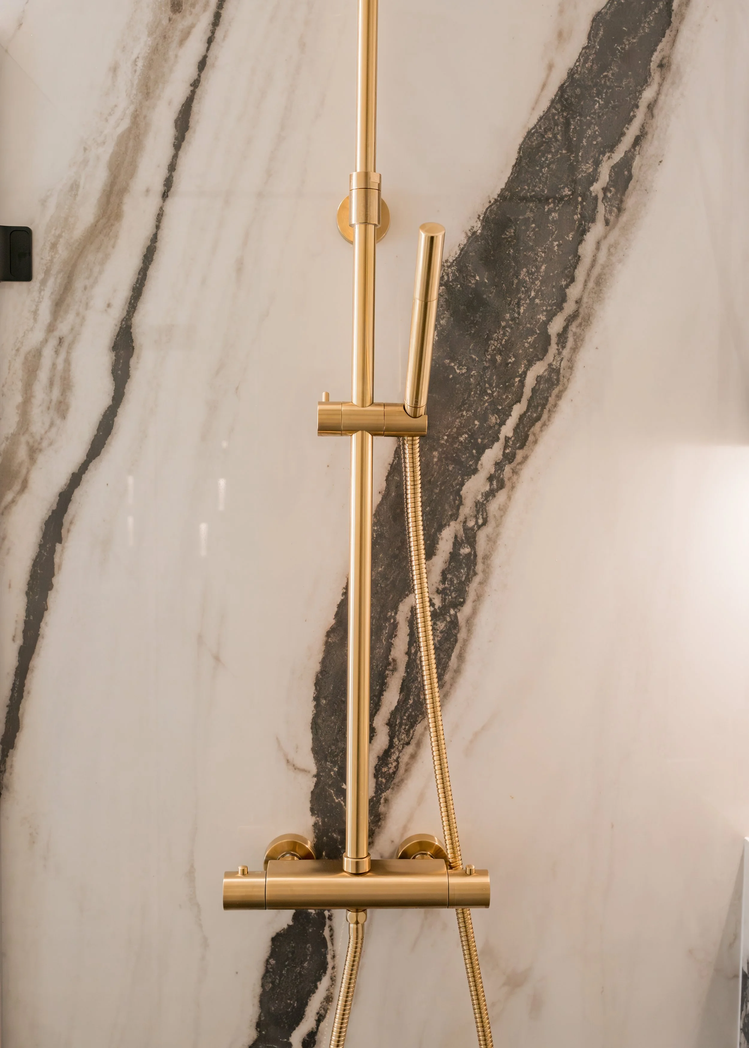 Guest ensuite. Large format tiles. Bespoke vanity. Countertop basin. Mosaics. Walk in shower. Brass hardware.