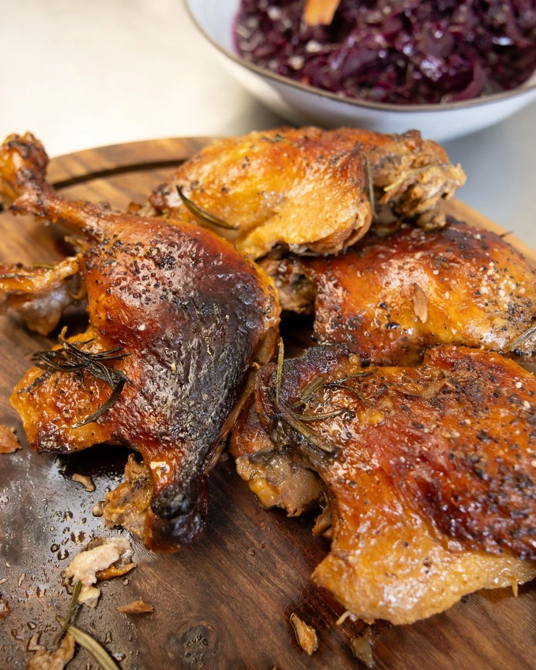 𝐓𝐈𝐋 𝐃𝐄 𝐇𝐔𝐑𝐓𝐈𝐆𝐄 🦆🔥

Vi har et par ekstra Mortens Aften-anretninger klar &ndash; men det er f&oslash;rst til m&oslash;lle!

And, kartofler, r&oslash;dk&aring;l og sovs &ndash; lige til at varme og nyde hjemme.

S&aring; hvis du ikke n&ari