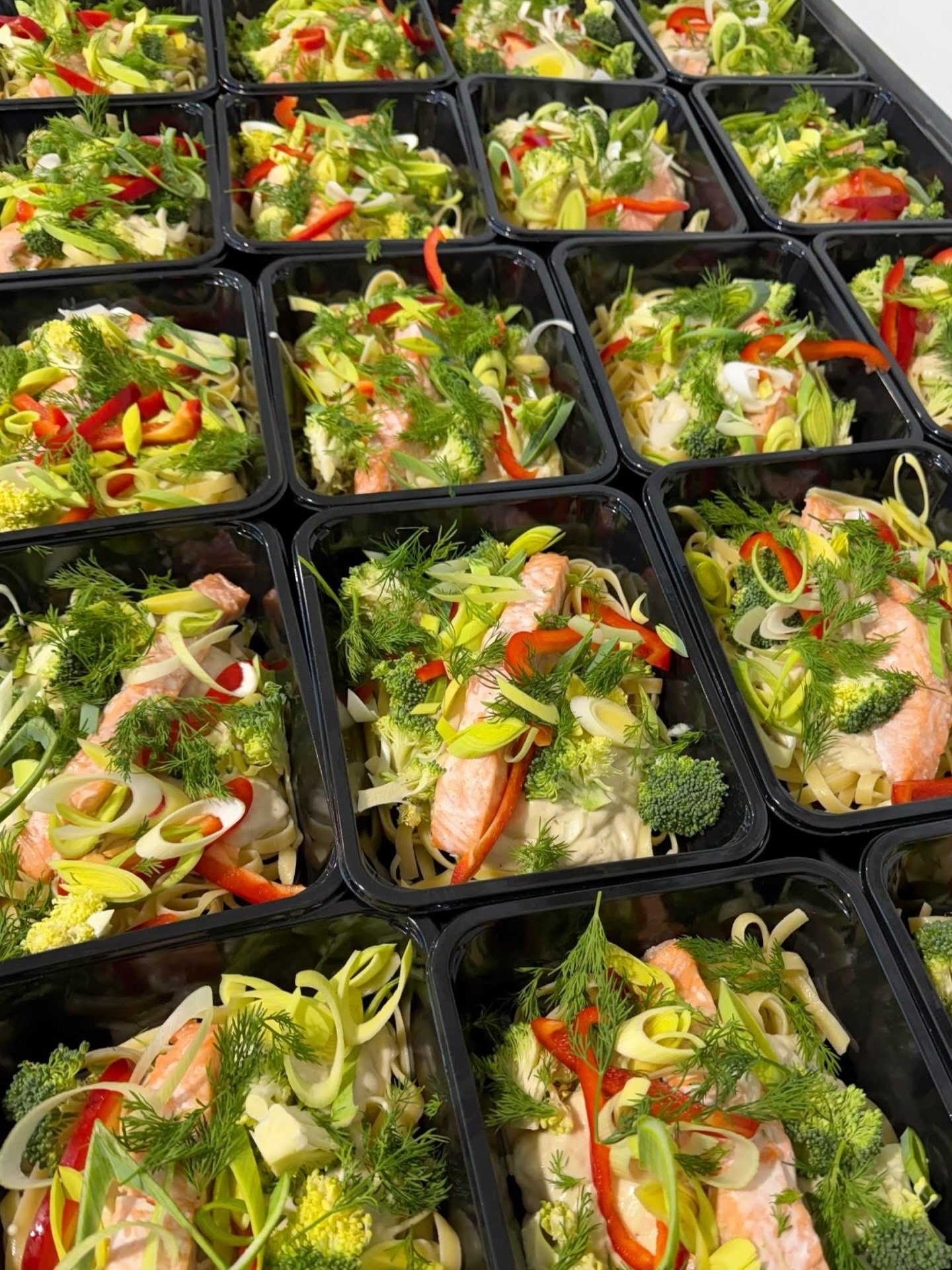 🌟👌🏽 UGENS RET 👌🏽🌟

Maria har tryllet med en efterspurgt ret - Bagt laks m/ hvidvinssauce, pasta, friske gr&oslash;ntsager &amp; dild 😍 

Pris 95,- 

Ring ind p&aring; 72170230 for at f&aring; lagt til side ☎️ 

Vi ses i butikken 💛