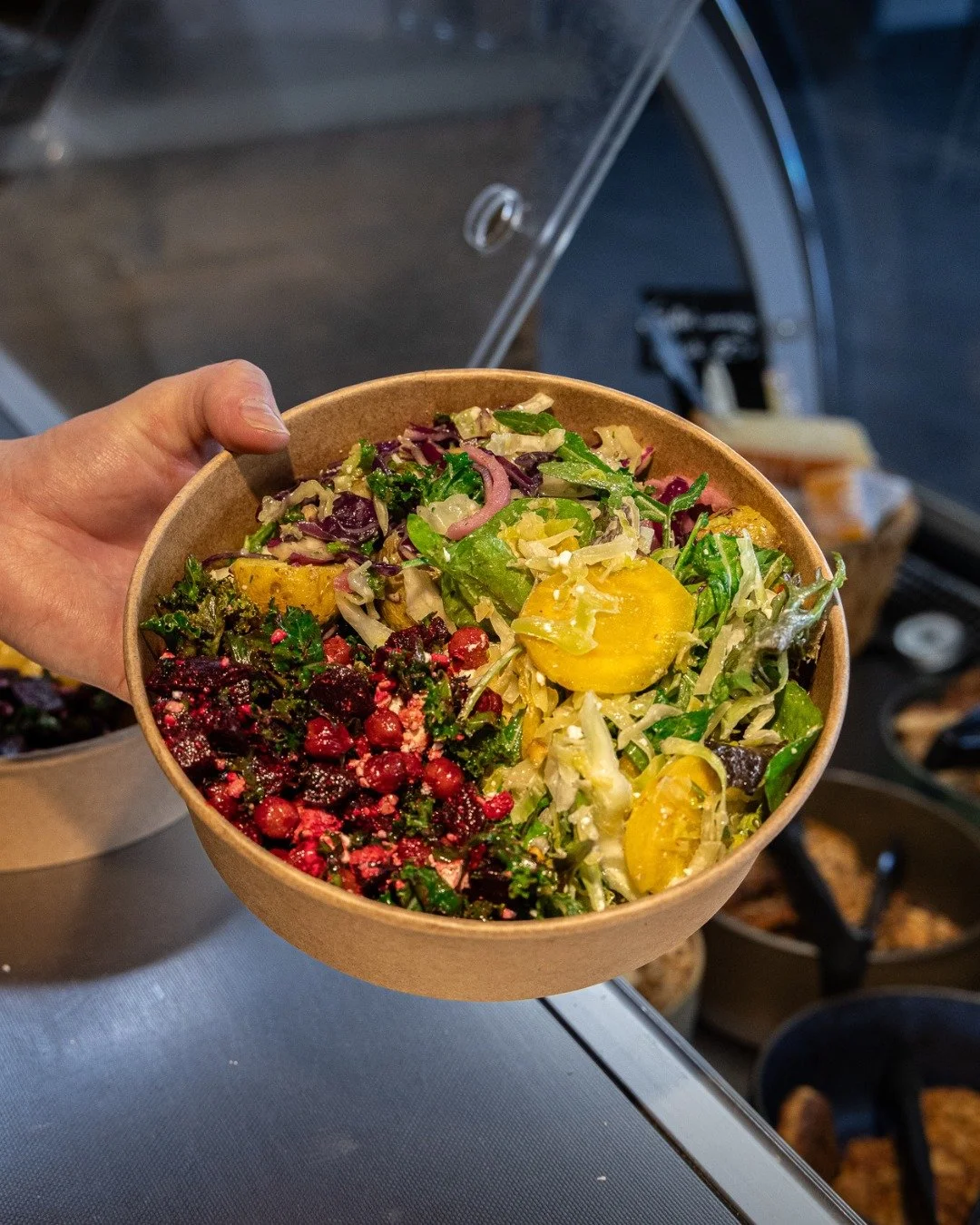 𝐇𝐯𝐚𝐝 𝐬𝐤𝐚𝐥 𝐝𝐮 𝐡𝐚𝐯𝐞 𝐭𝐢𝐥 𝐟𝐫𝐨𝐤𝐨𝐬𝐭 𝐢 𝐝𝐚𝐠? 🥗

Hos Things Deli kan du sammens&aelig;tte din egen salat &ndash; pr&aelig;cis som du vil have den.

Spr&oslash;dt, friskt, m&aelig;ttende og fyldt med gode r&aring;varer 💛

Vi st&ar