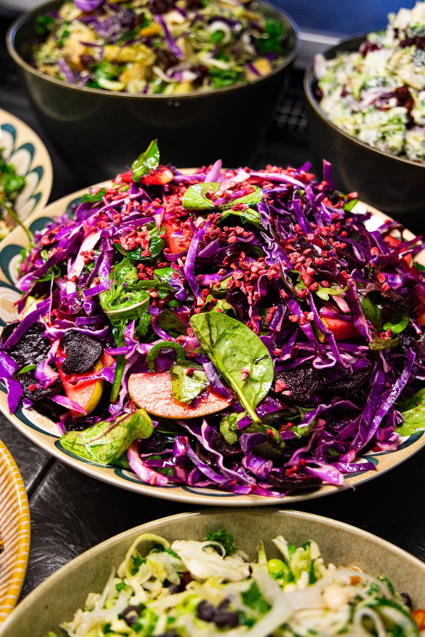 Vi gl&aelig;der os helt vildt til at byde jer velkommen til friske salater, gode r&aring;varer og en masse l&aelig;kkerier midt i byen 🌿🥗

Vi er i fuld gang med de sidste detaljer &ndash; og vi kan n&aelig;sten ikke vente med at komme i gang ⭐️

&n
