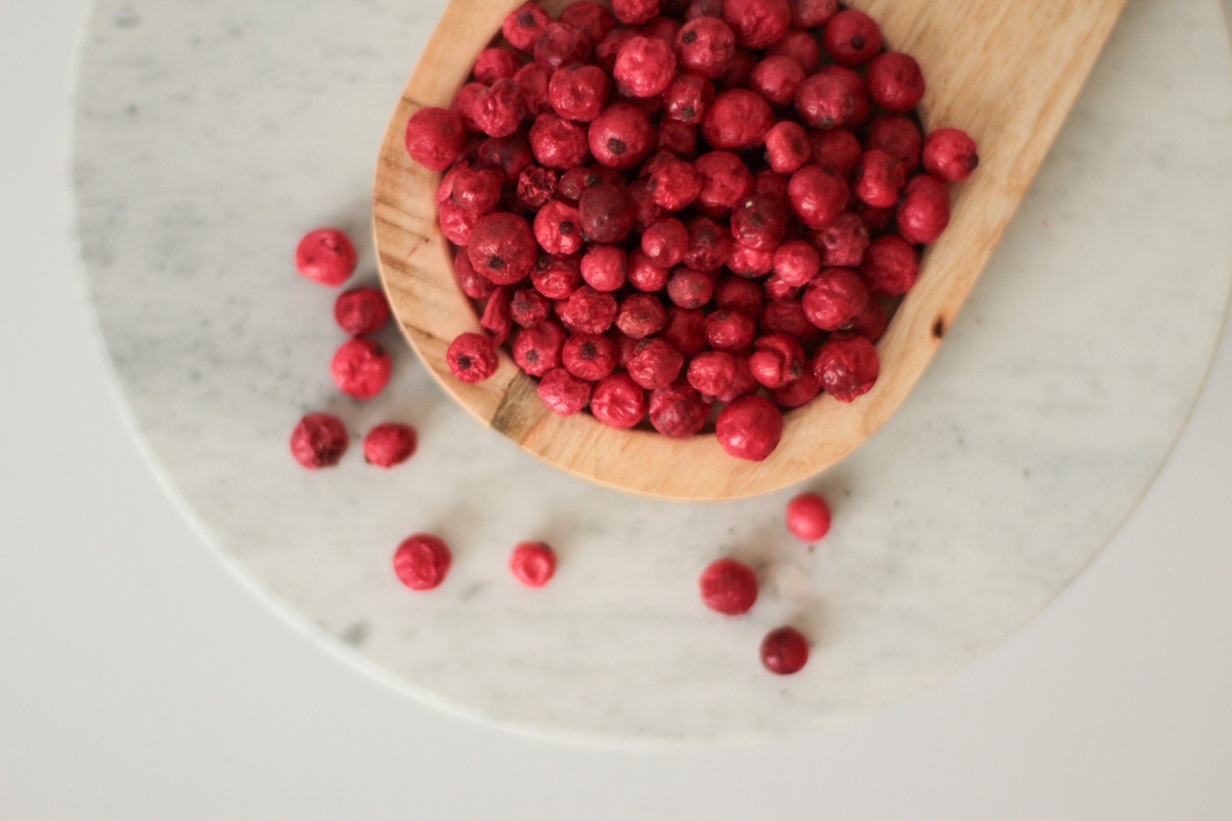 Freeze-dried redcurrant whole