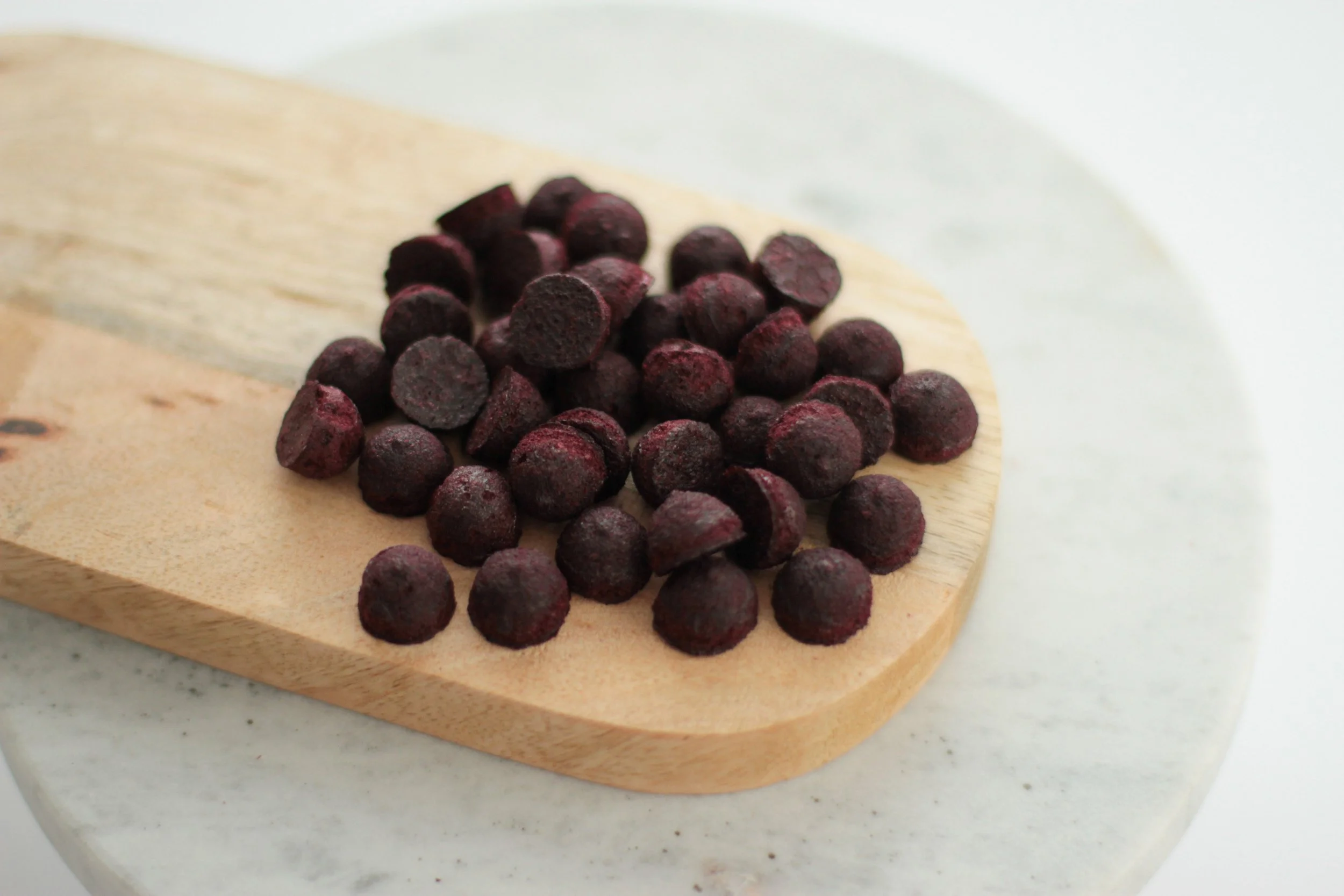 Freeze dried melts blueberry