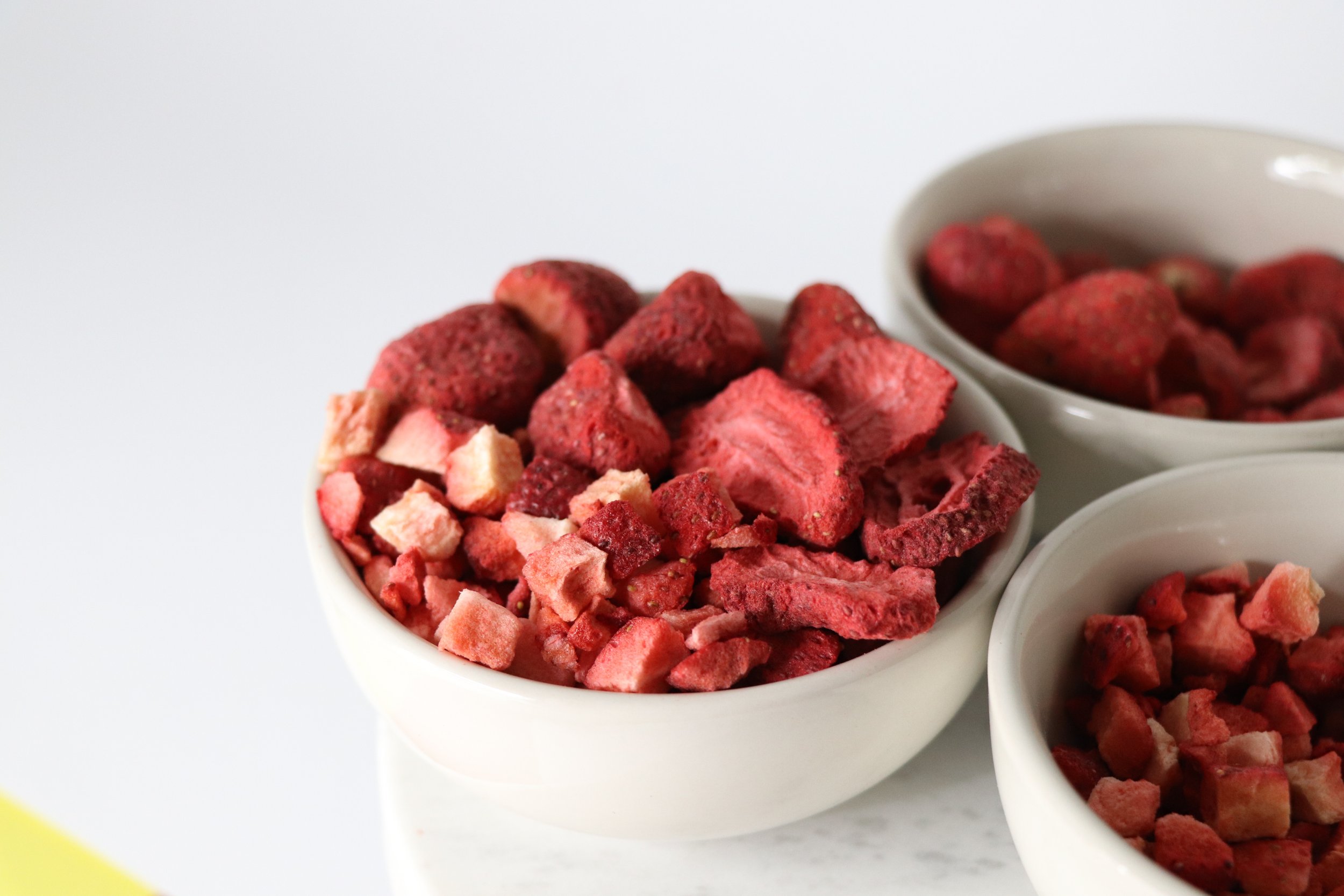 freeze dried strawberries slices and cubes