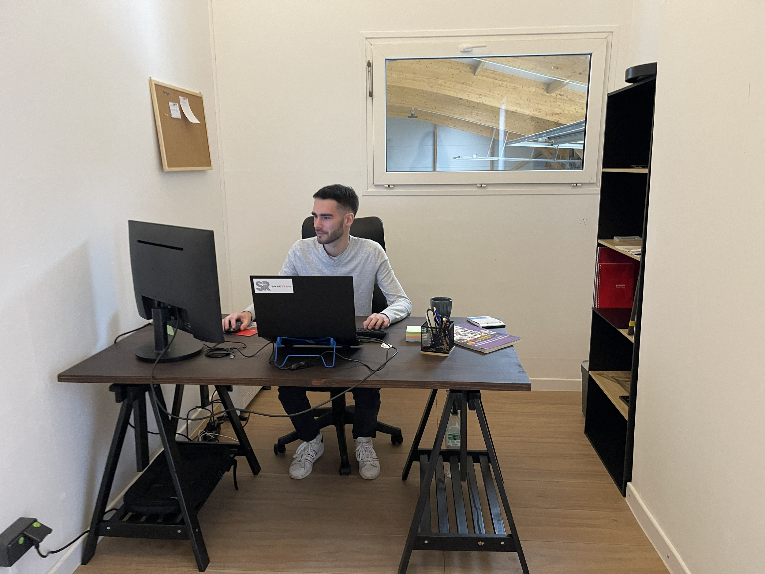 Bureau de notre chargé de développement commercial SARETECH