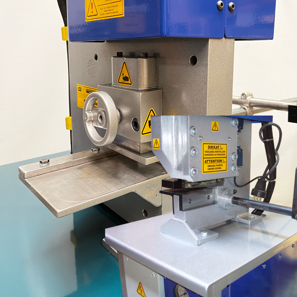 Poinçonneuse SARETECH, cisaillage, coupe, grugeage.