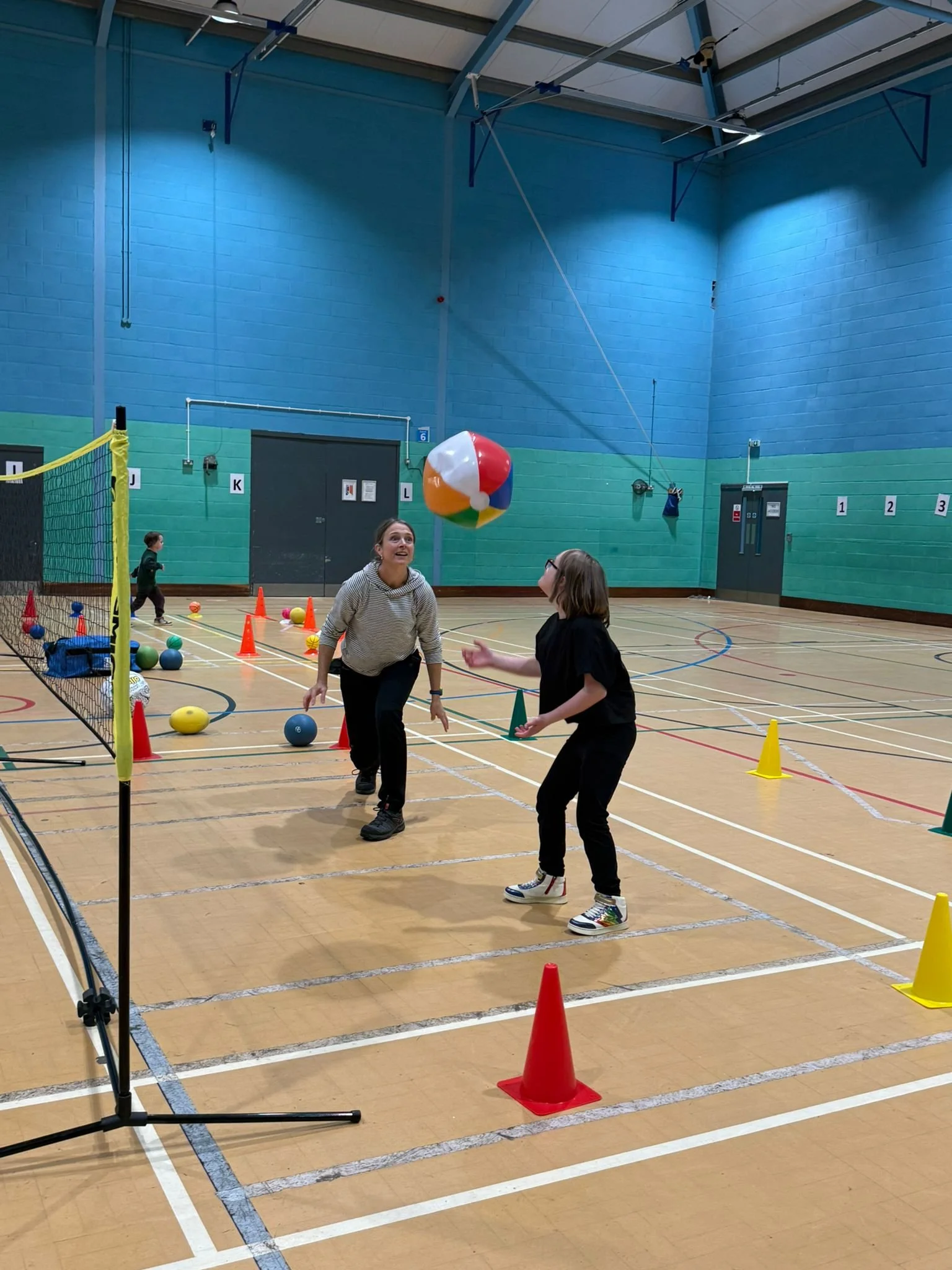 F6IT_Surrey_Charity_Disabled_additional_Needs_Children_Sport_Clubs_Leisure_Support_Family_Friends_Fitness_Volley_Ball2.jpg