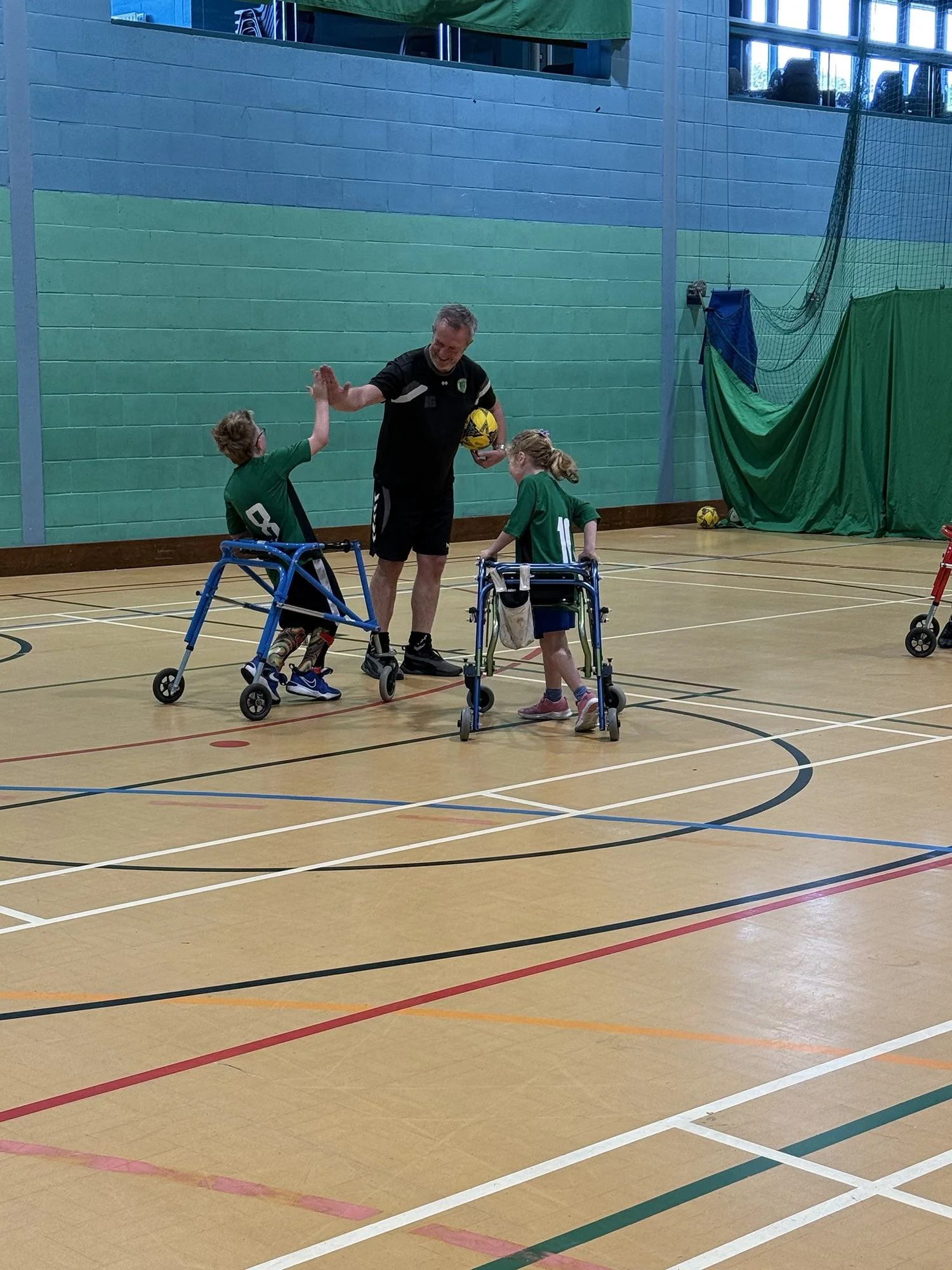 F6IT_Surrey_Charity_Disabled_additional_Needs_Children_Sport_Clubs_Leisure_Support_Family_Friends_clubs_art_Volunteer23.jpg