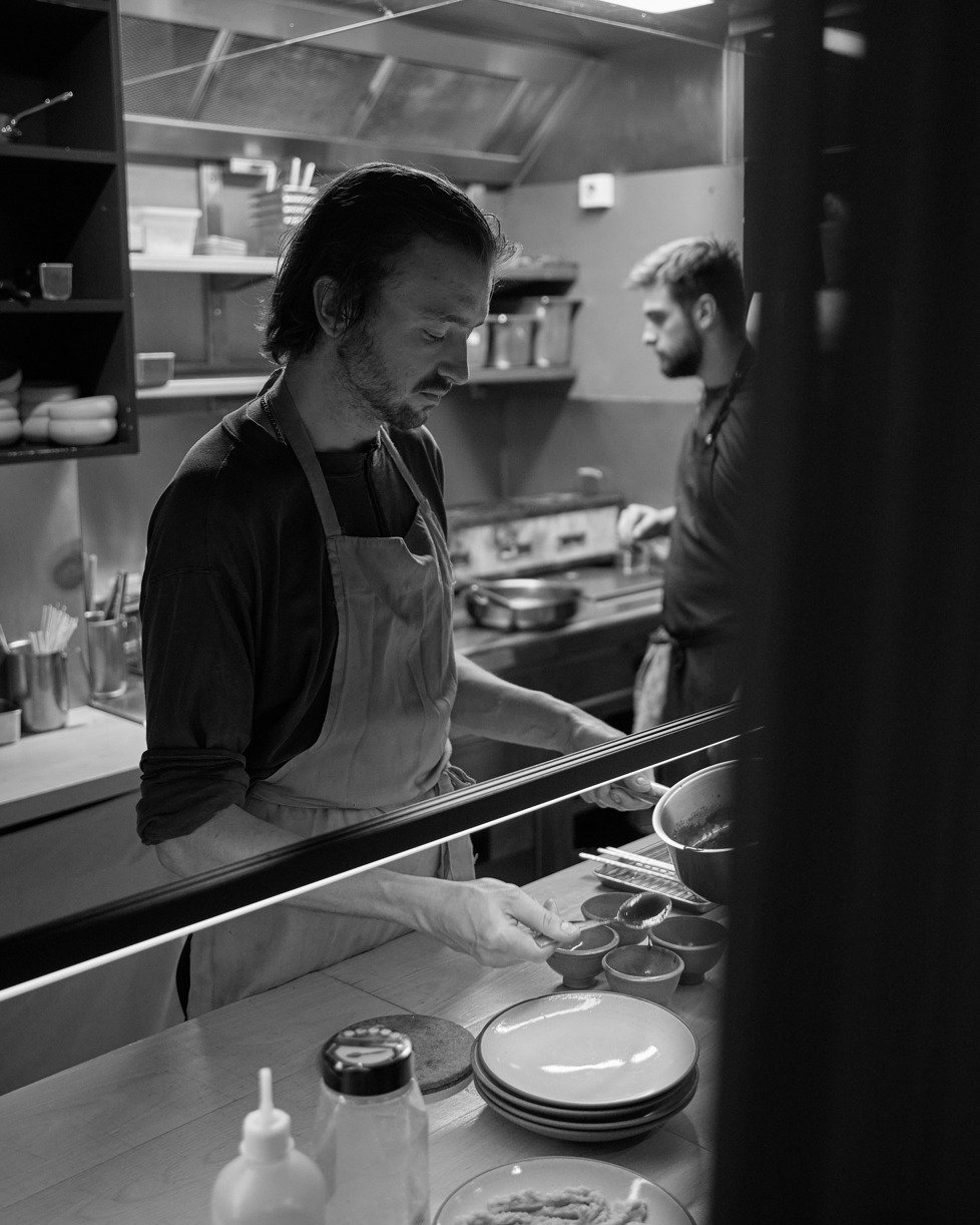 A peek behind the curtain - Tasting session with @san_degeimbre_chef 

A moment to pause.
To listen again.
To adjust, refine, question.

Ideas are shared.
Details are challenged.
Gestures are tested.

But above all, it is the moment where the new men